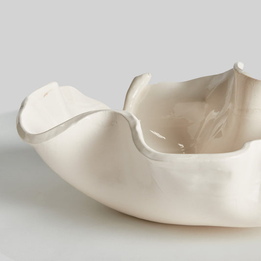 White italian ceramic leaf large bowl - stylish home accent (Image2).