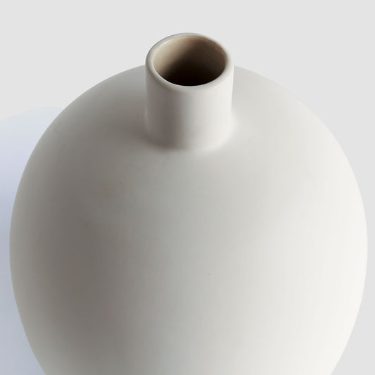White stoneware large vase - stylish home accent (Image2).