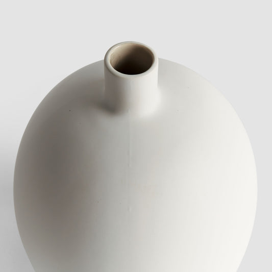 White stoneware medium vase - stylish home accent (Image2).