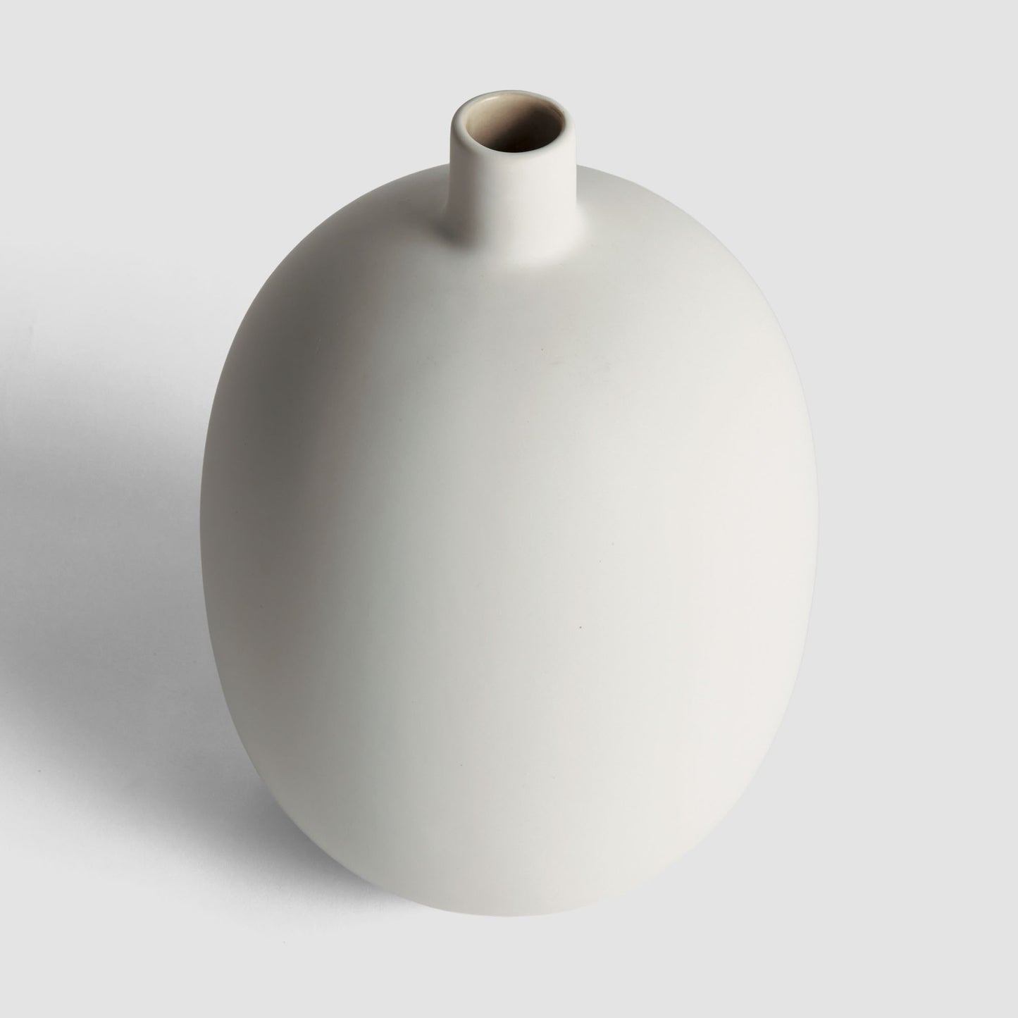 White stoneware small vase - stylish home accent (Image3).