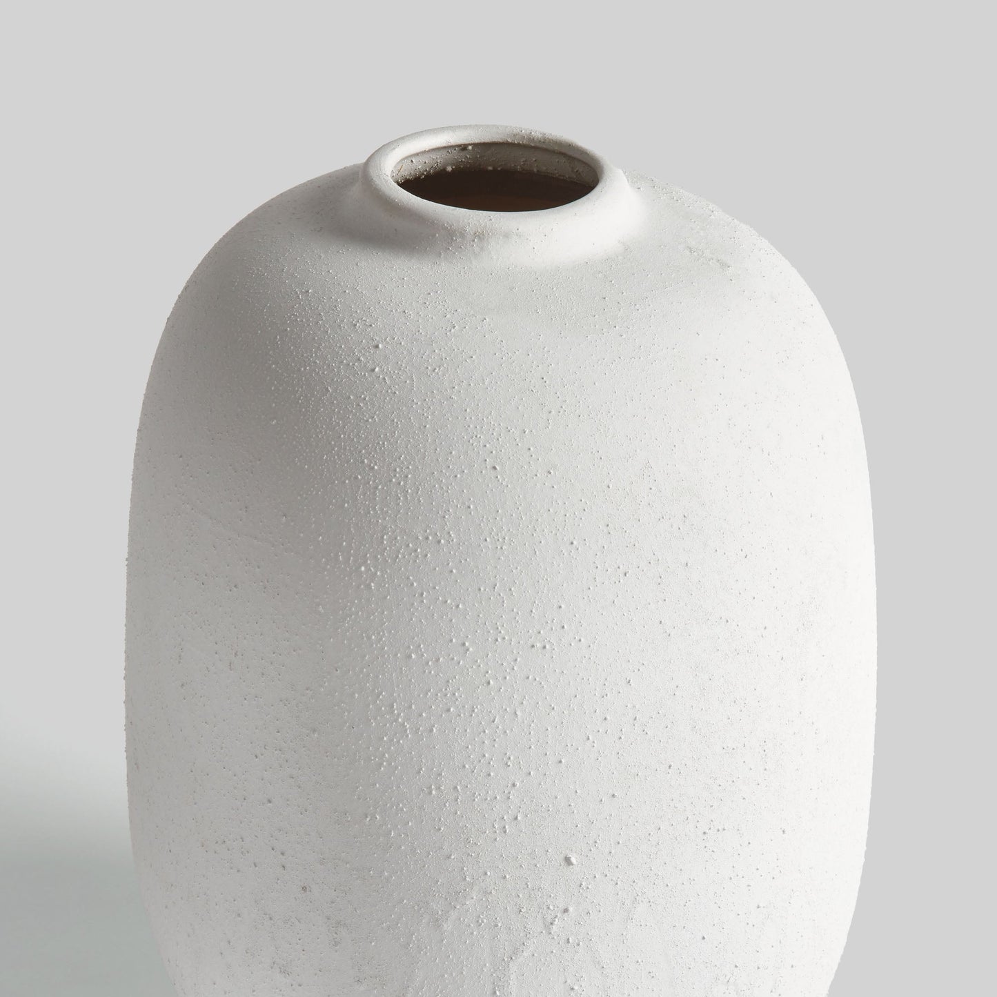White textured ceramic cylinder vase - stylish home accent (Image3).