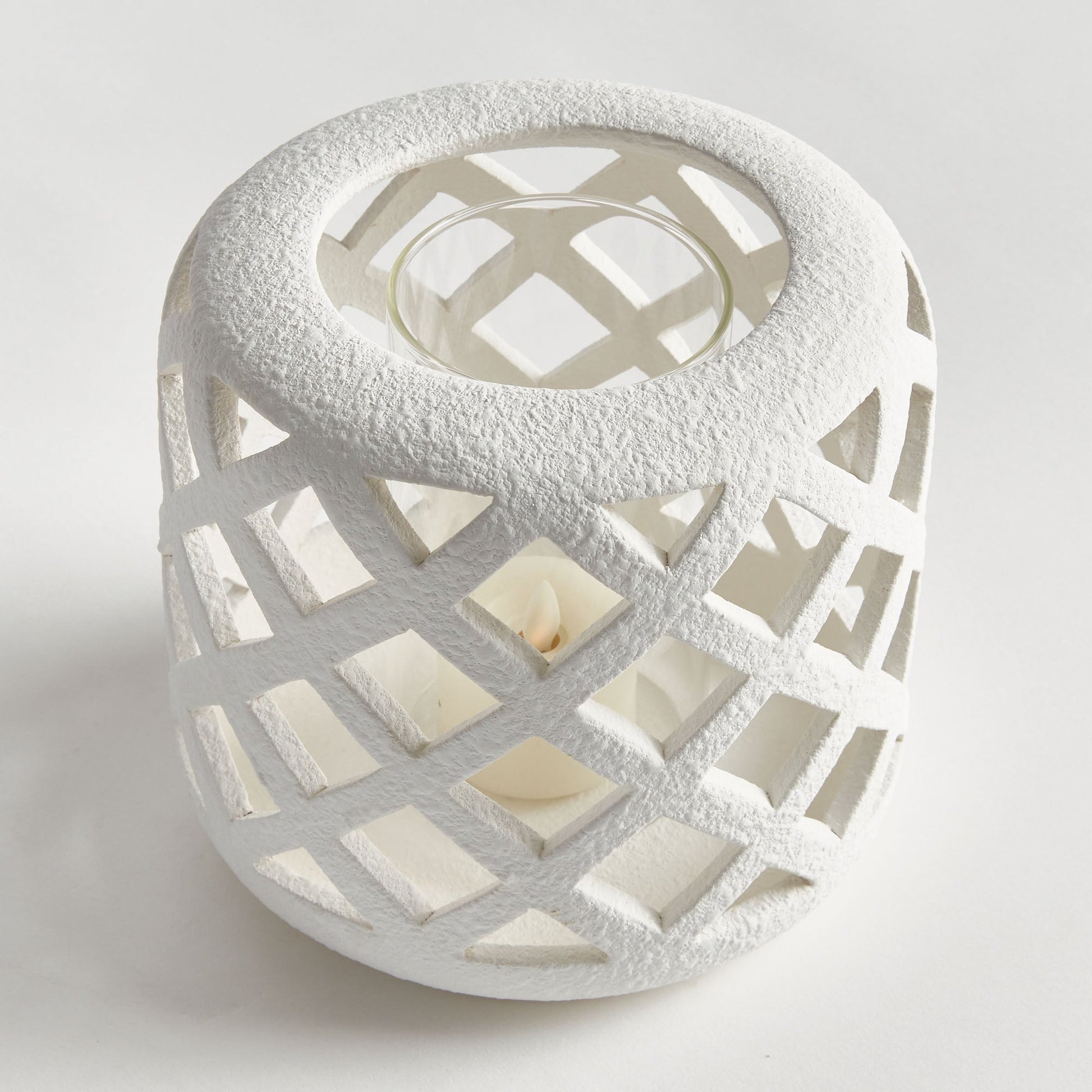 White textured ceramic hurricane candle holder - stylish home accent (Image3).