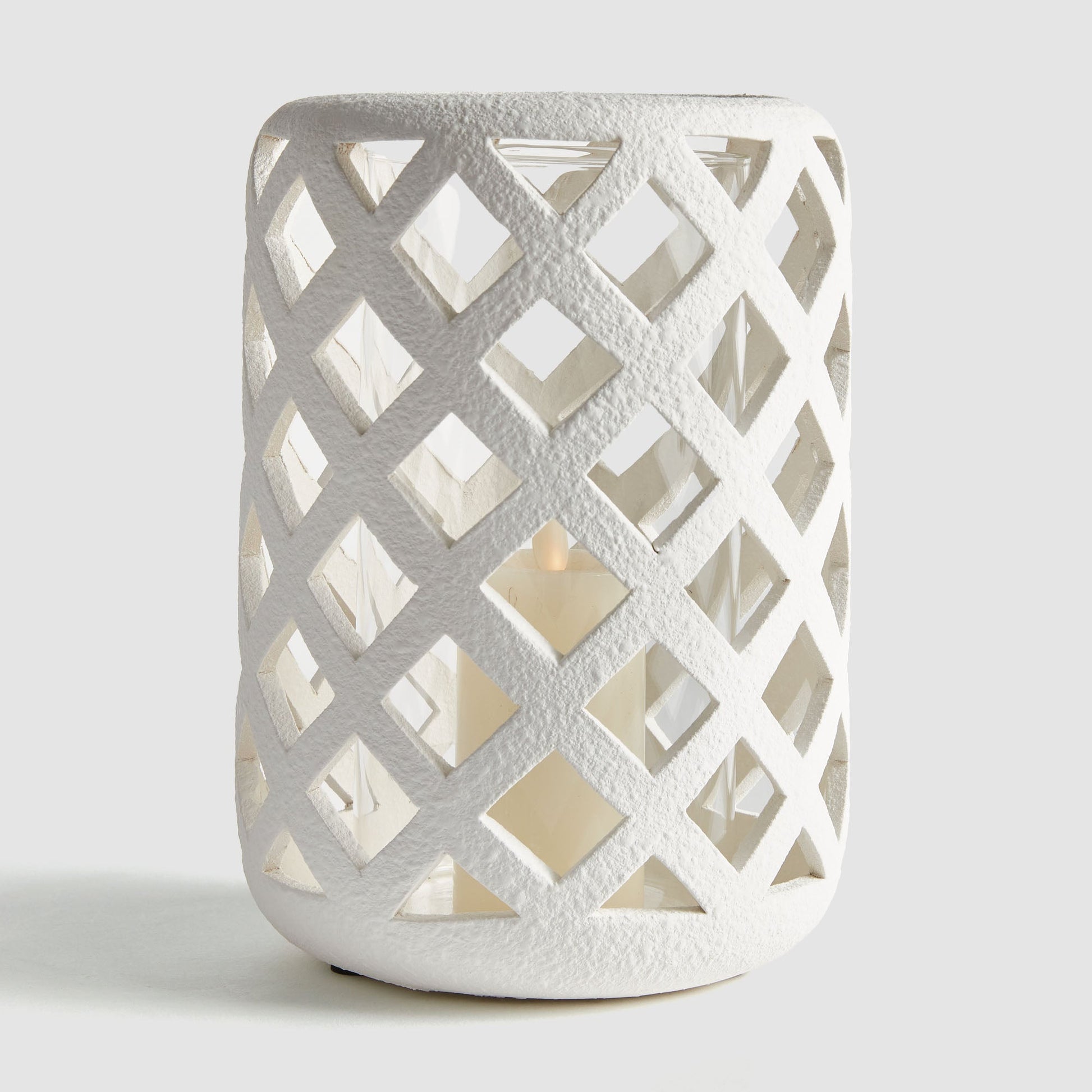 White textured ceramic hurricane candle holder - stylish home accent (Image5).