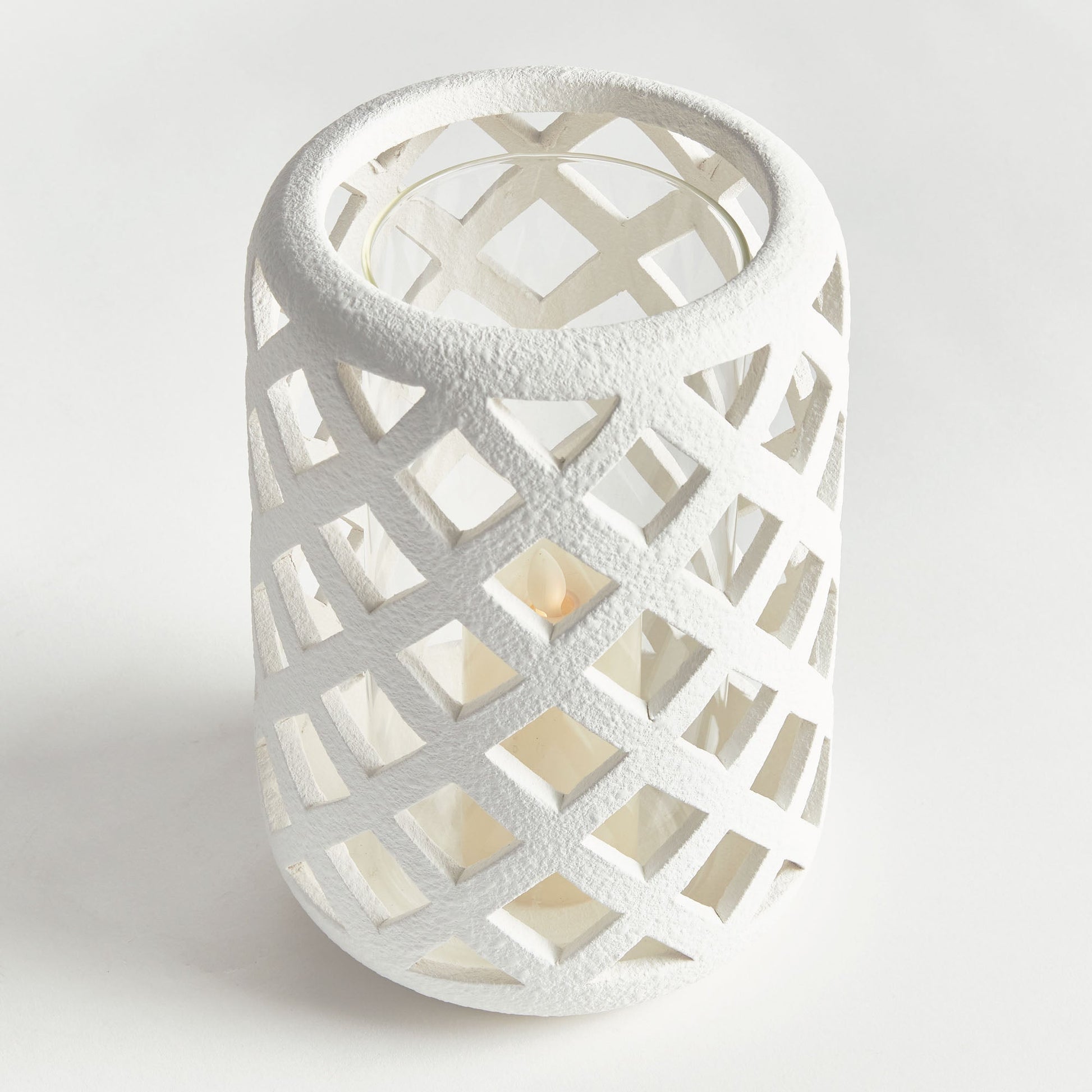 White textured ceramic hurricane candle holder - stylish home accent (Image6).