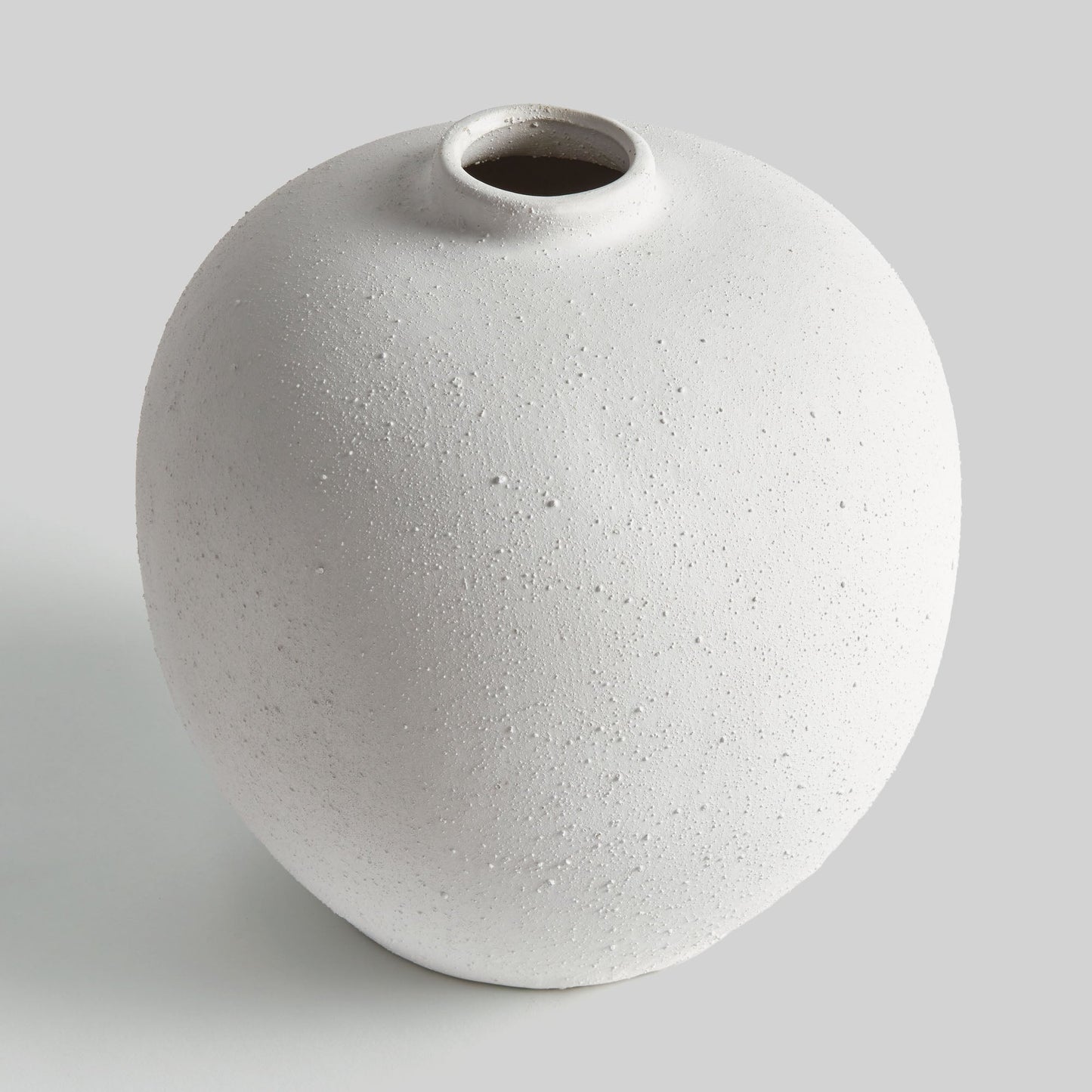 White textured ceramic round vase - stylish home accent (Image3).