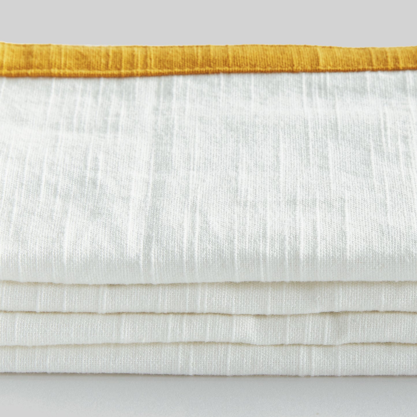 White with yellow honey border contton dinner napkins (set of 4) - stylish home accent (Image2).
