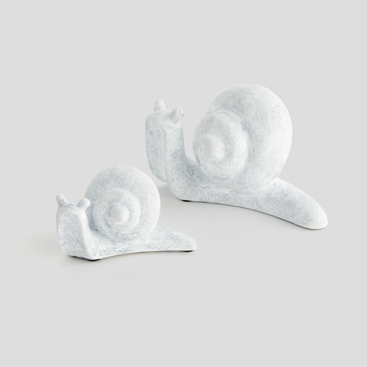 Whitewash concrete snail sculpture (set of 2) - stylish home accent (Image5).
