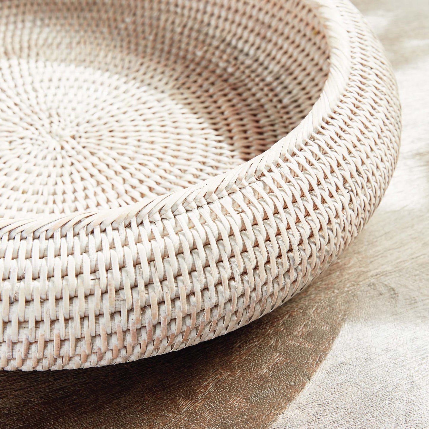 Whitewash rattan shallow bowls (set of 2) - stylish home accent (Image4).
