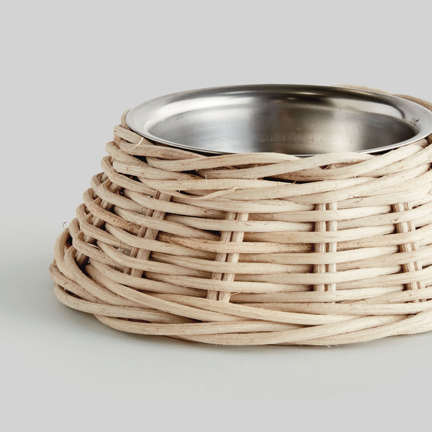 Woven rattan small pet bowl - stylish home accent (Image4).