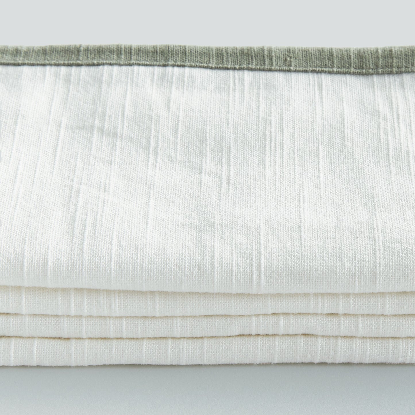 White with sage green border cotton dinner napkins (set of 4) - stylish home accent (Image2).