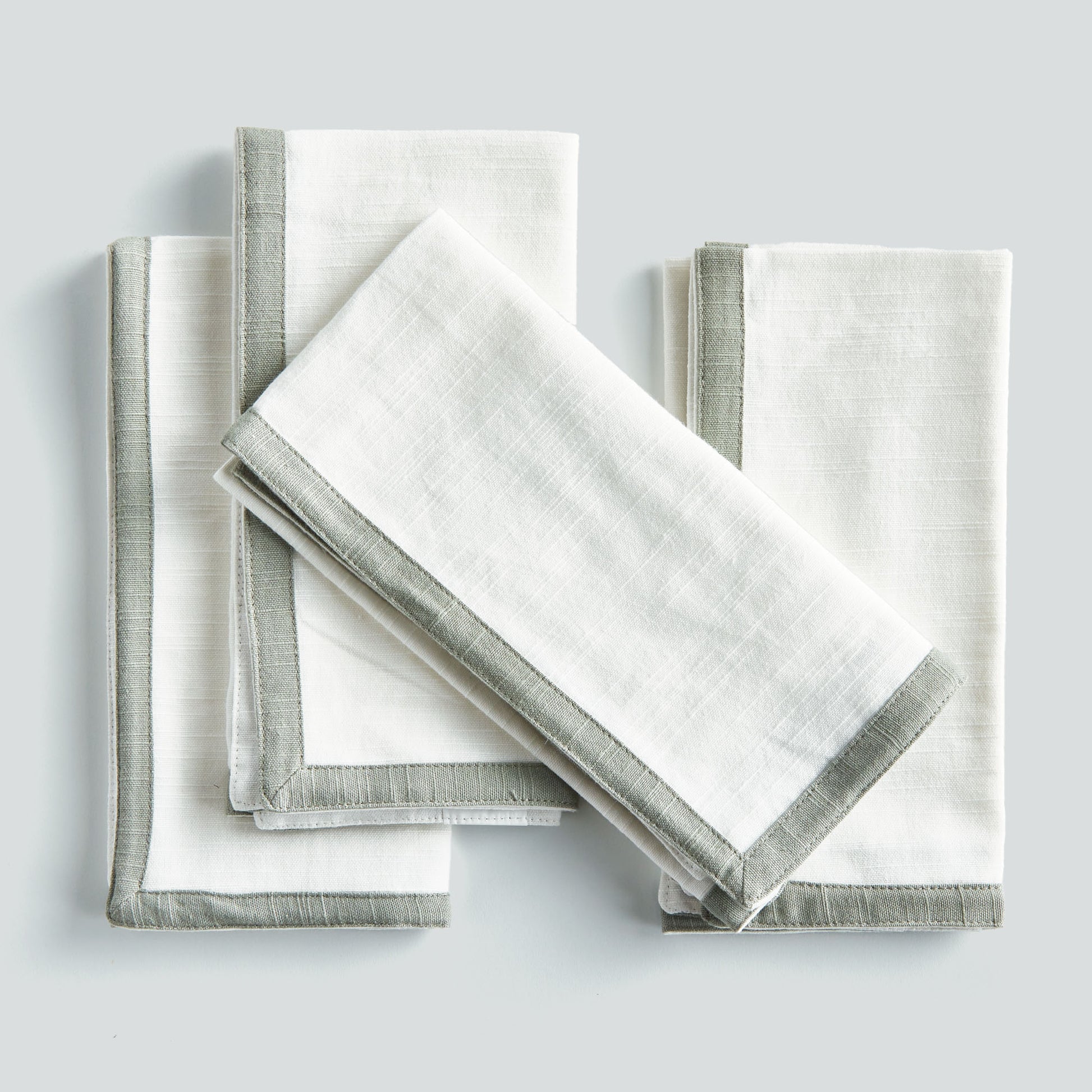 White with sage green border cotton dinner napkins (set of 4) - stylish home accent (Image3).