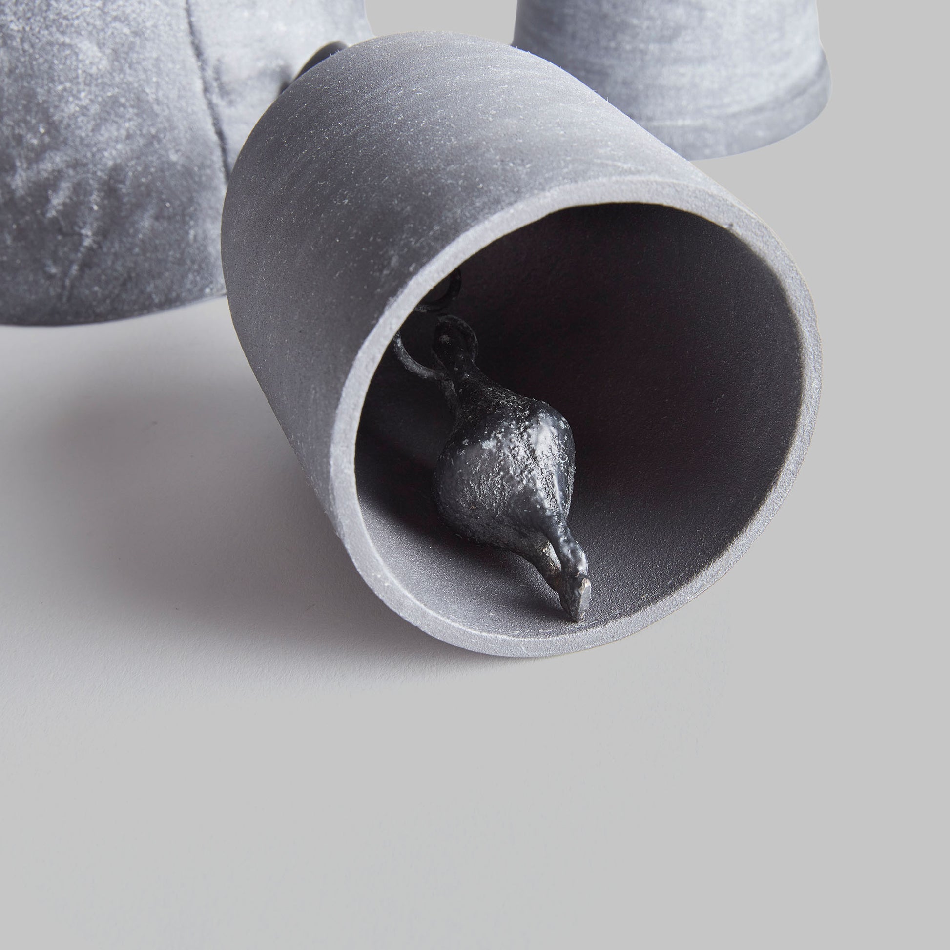 Aged zinc cast aluminum bells (set of 3) - stylish home accent (Image2).