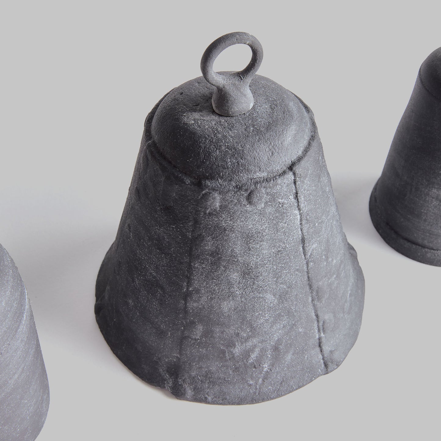 Aged zinc cast aluminum bells (set of 3) - stylish home accent (Image3).