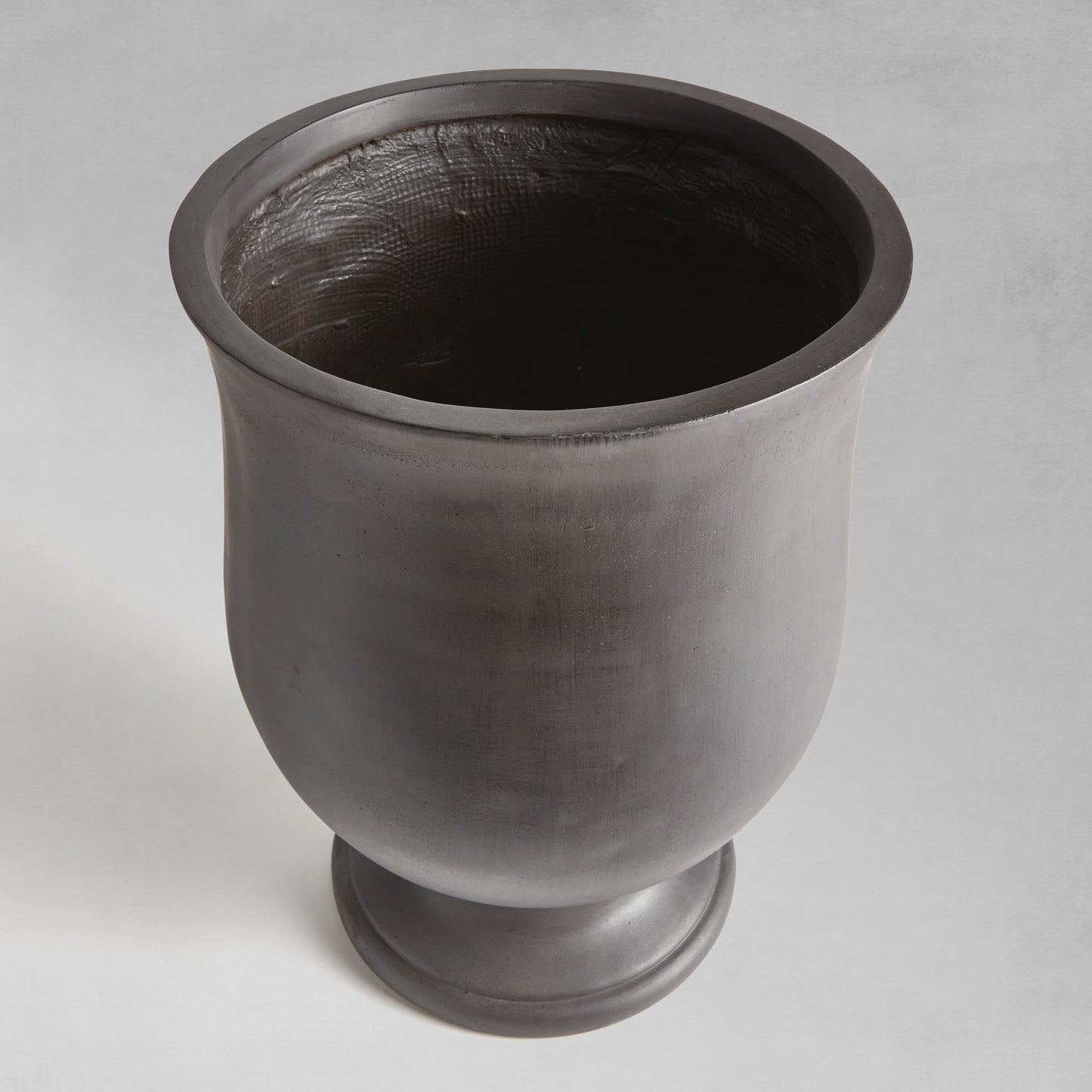 Antique black round footed planter 17.75 inch - stylish home accent (Image3).