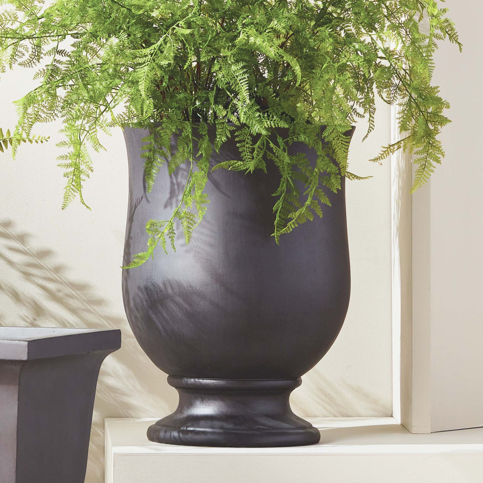 Antique black round footed planter 17.75 inch - stylish home accent (Image6).