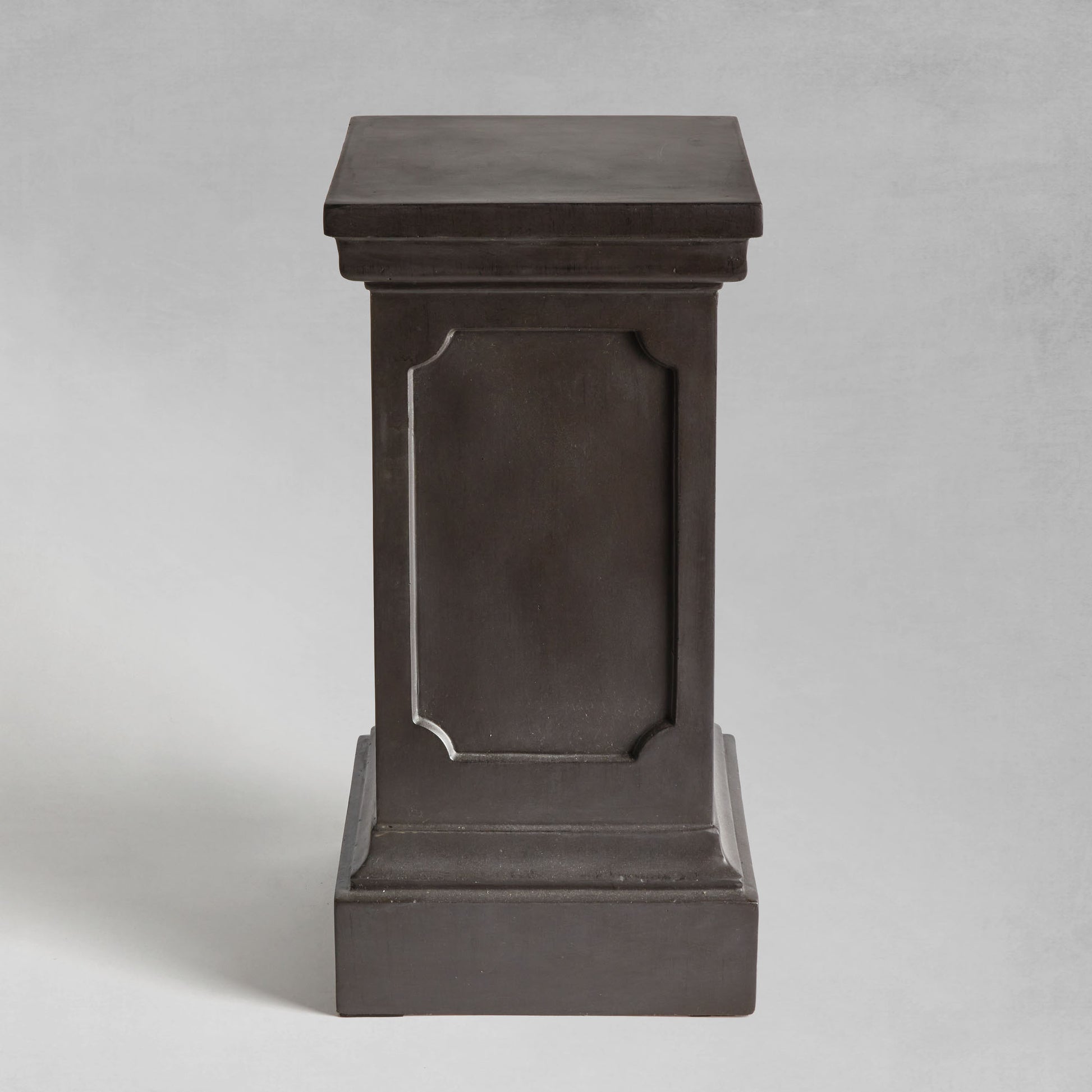 Antique black short pedestal 25.5 inch - stylish home accent (Image3).