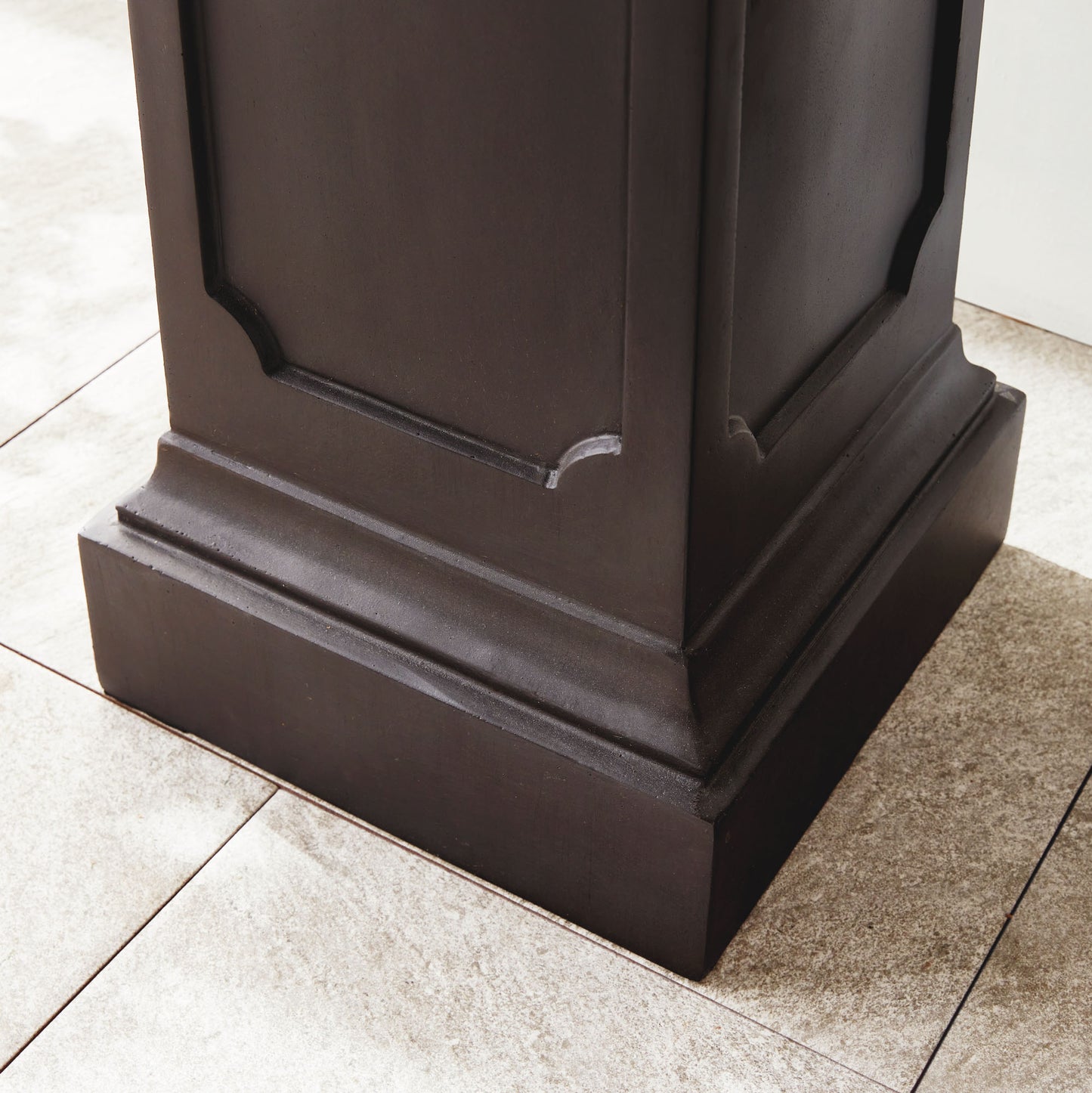 Antique black short pedestal 25.5 inch - stylish home accent (Image4).