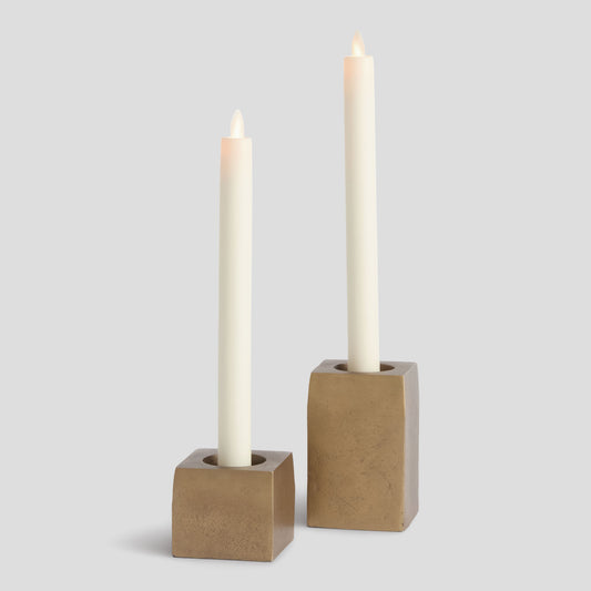 Antique brass candleholders (set of 2) - stylish home accent (Image1).