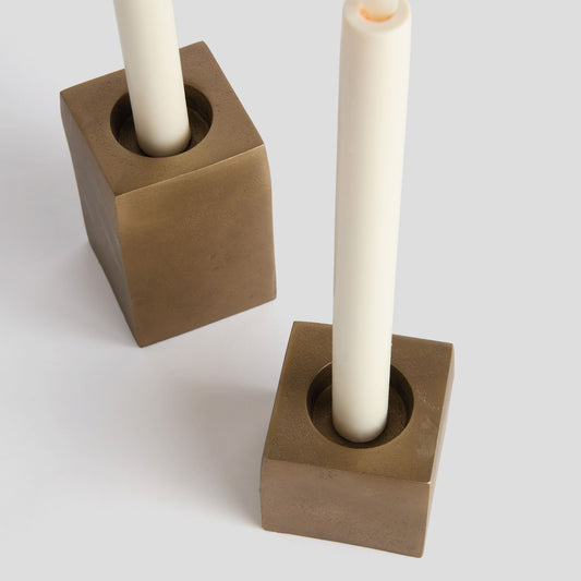 Antique brass candleholders (set of 2) - stylish home accent (Image2).