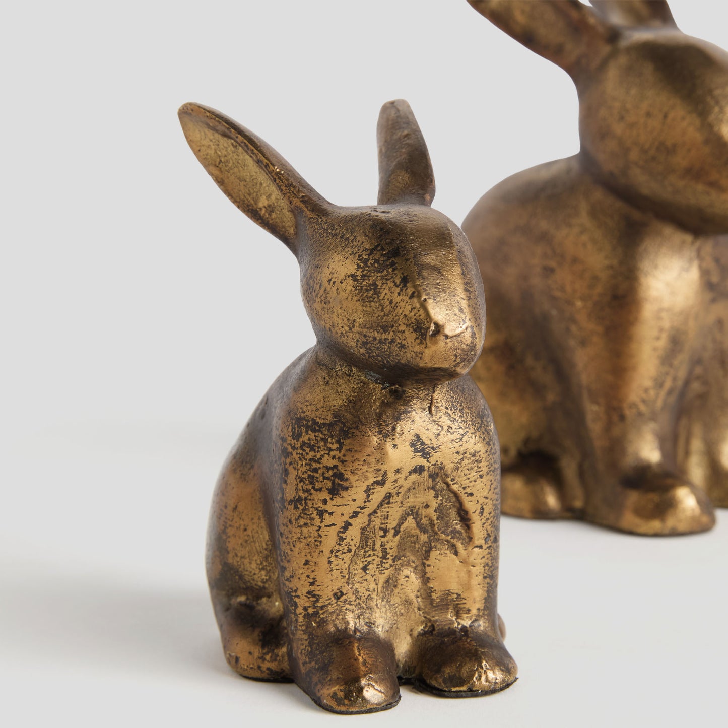 Antique brass rabbit sculpture (set of 2) - stylish home accent (Image3).