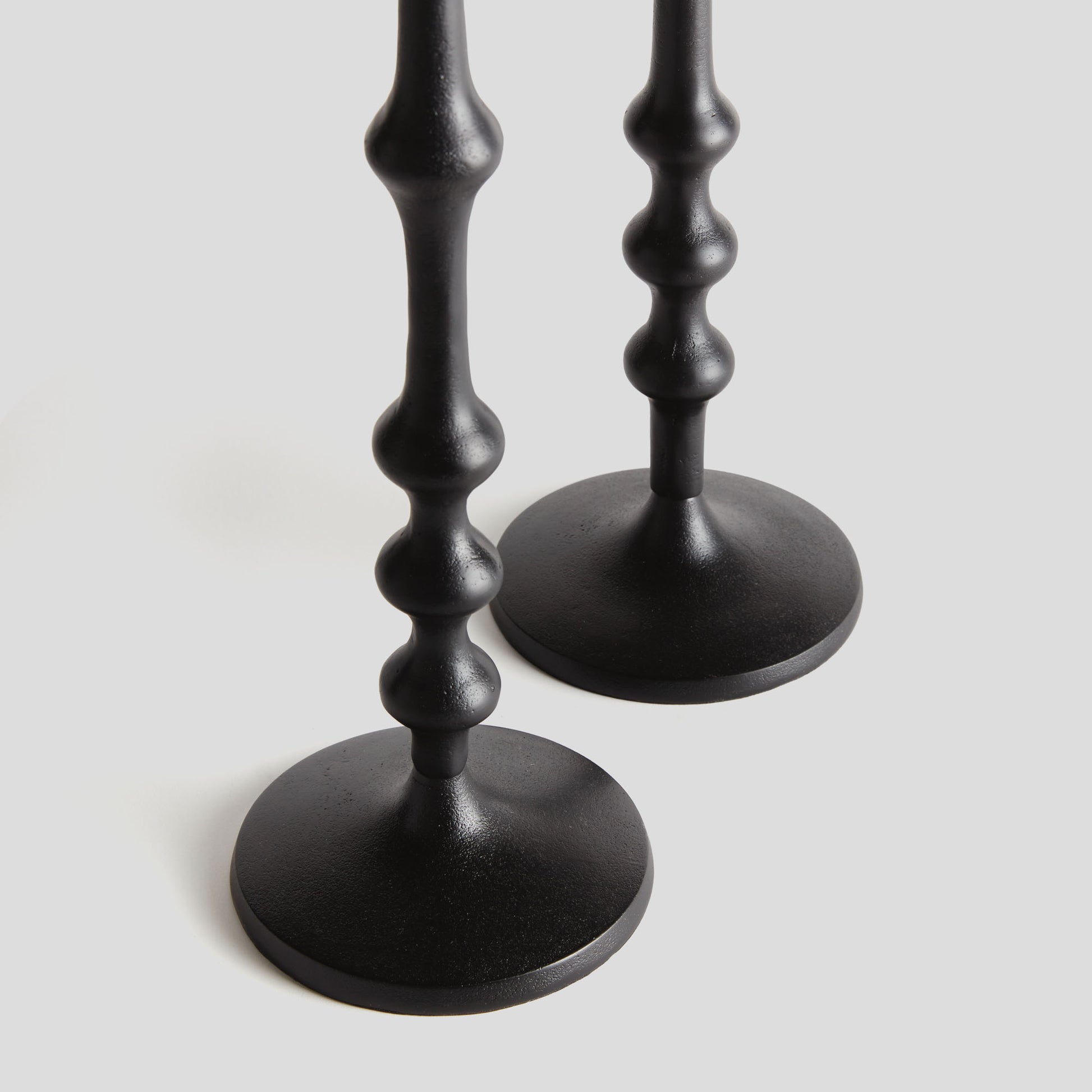Black aluminum taper holders (set of 2) - stylish home accent (Image3).