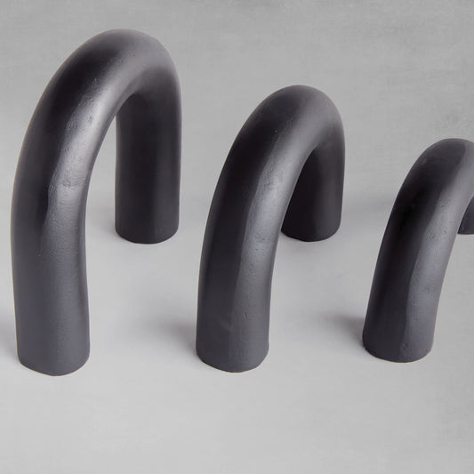 Black arch sculptures (set of 3) - stylish home accent (Image2).