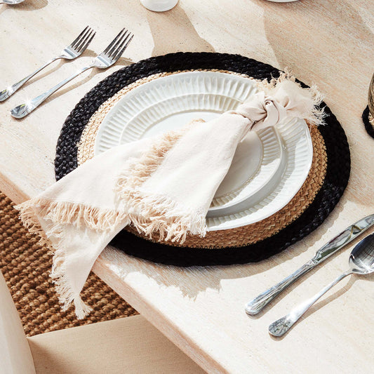 Black border jute round placemats (set of 8) - stylish home accent (Image1).