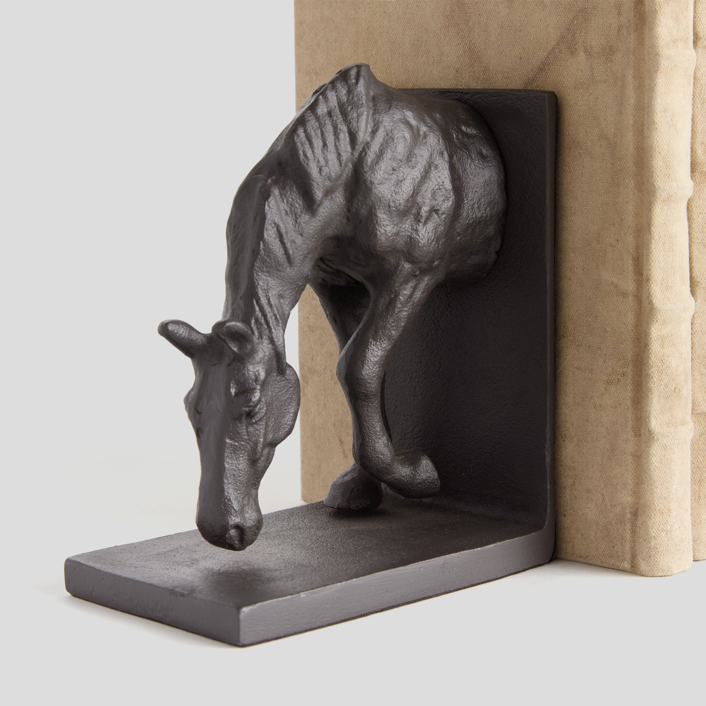 Black bronze cast aluminum horse bookends (set of 2) - stylish home accent (Image3).