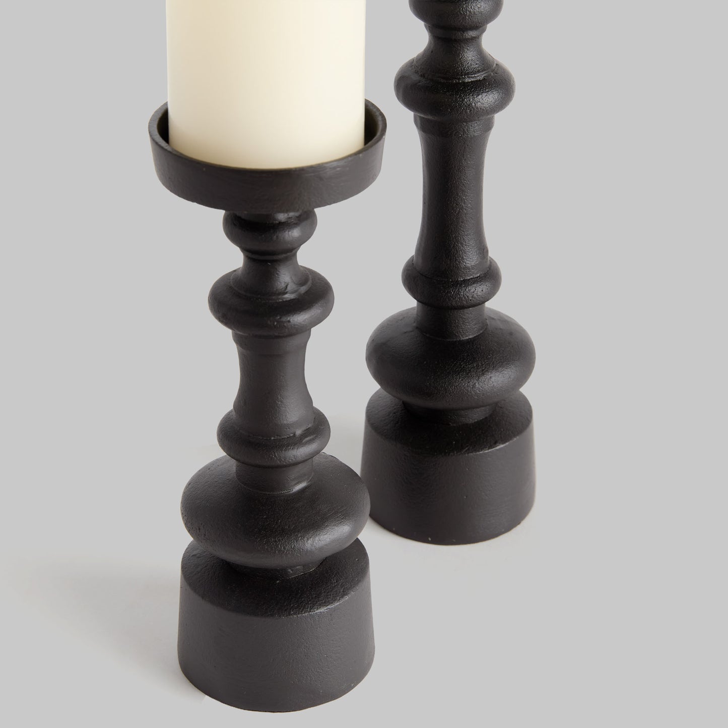 Black bronze notched candle stands (set of 2) - stylish home accent (Image3).