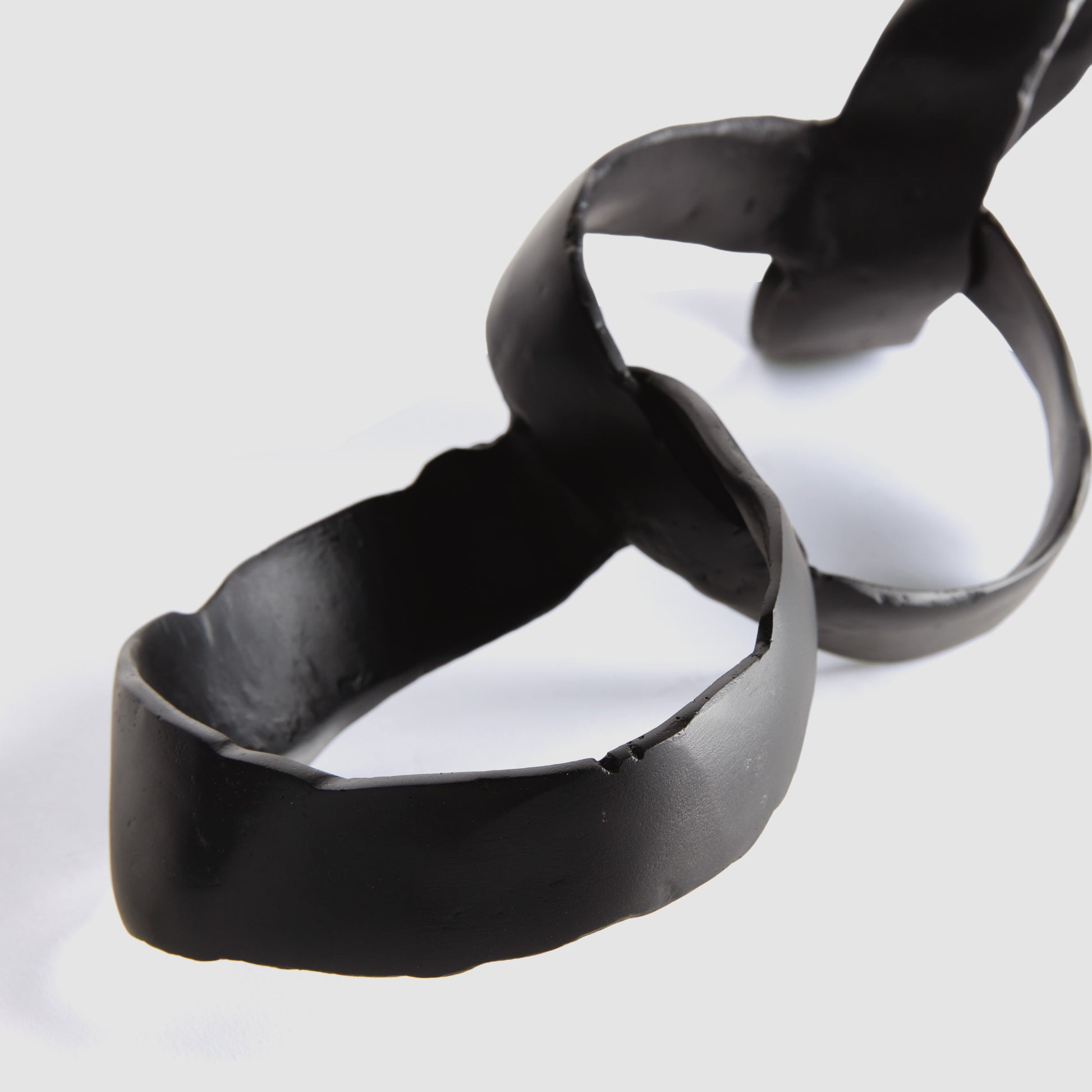 Black chain link aluminum sculpture - stylish home accent (Image3).