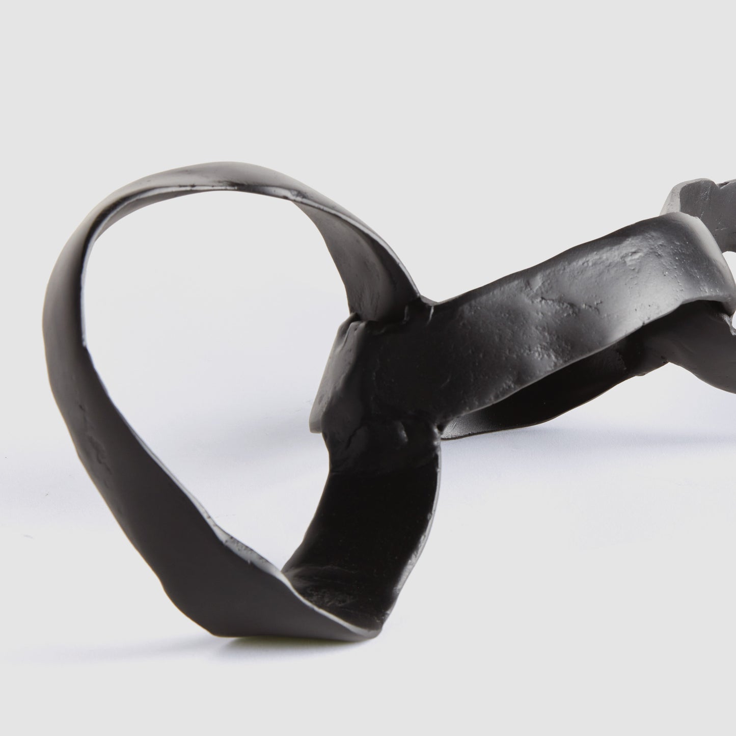Black chain link aluminum sculpture - stylish home accent (Image4).
