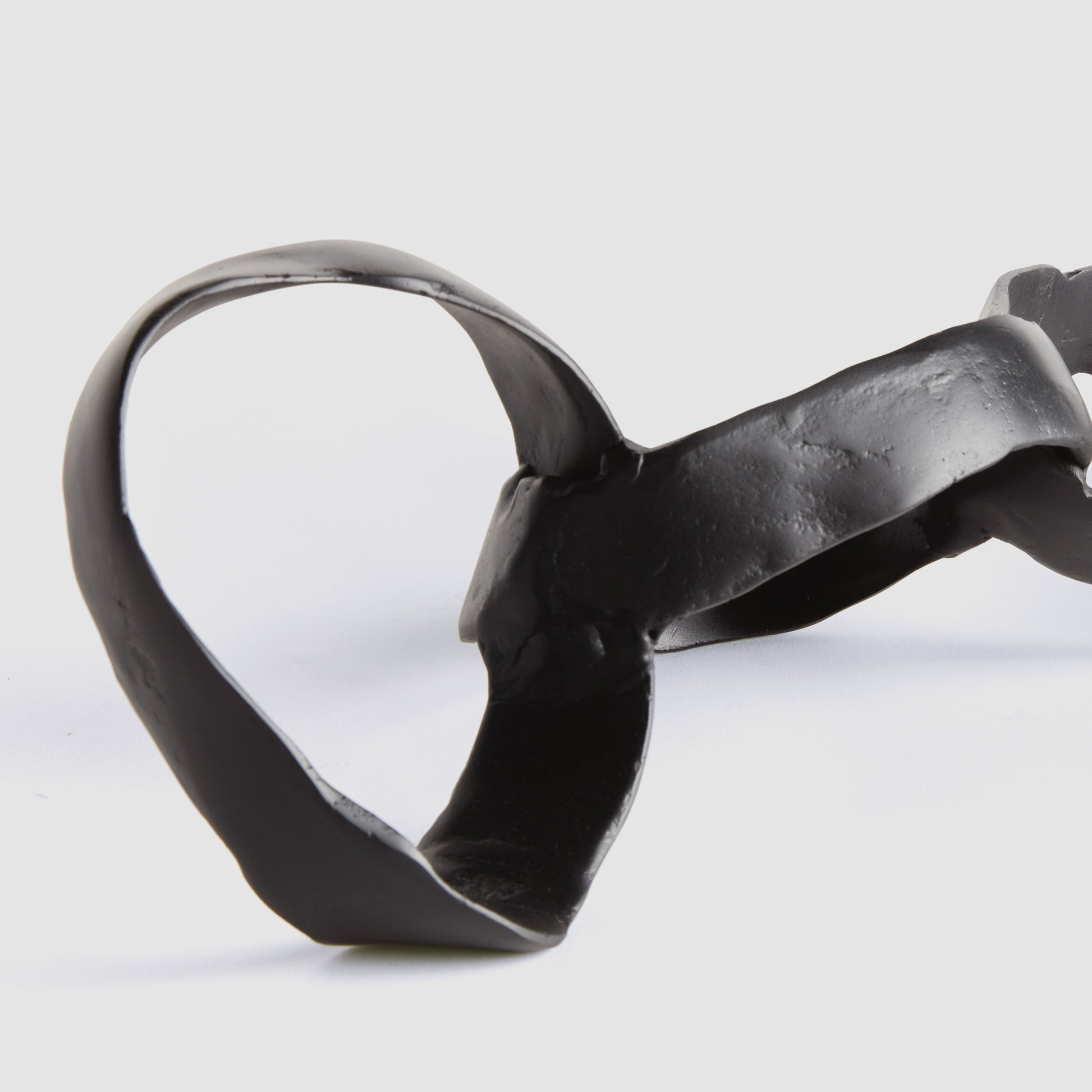 Black chain link aluminum sculpture - stylish home accent (Image4).