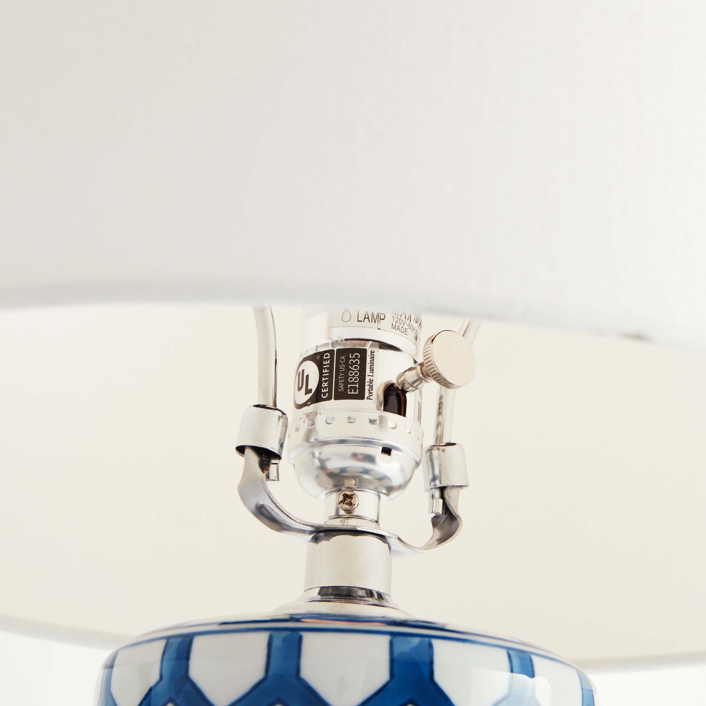 Blue and white chinoiserie hand-painted porcelain lamp - stylish home accent (Image3).