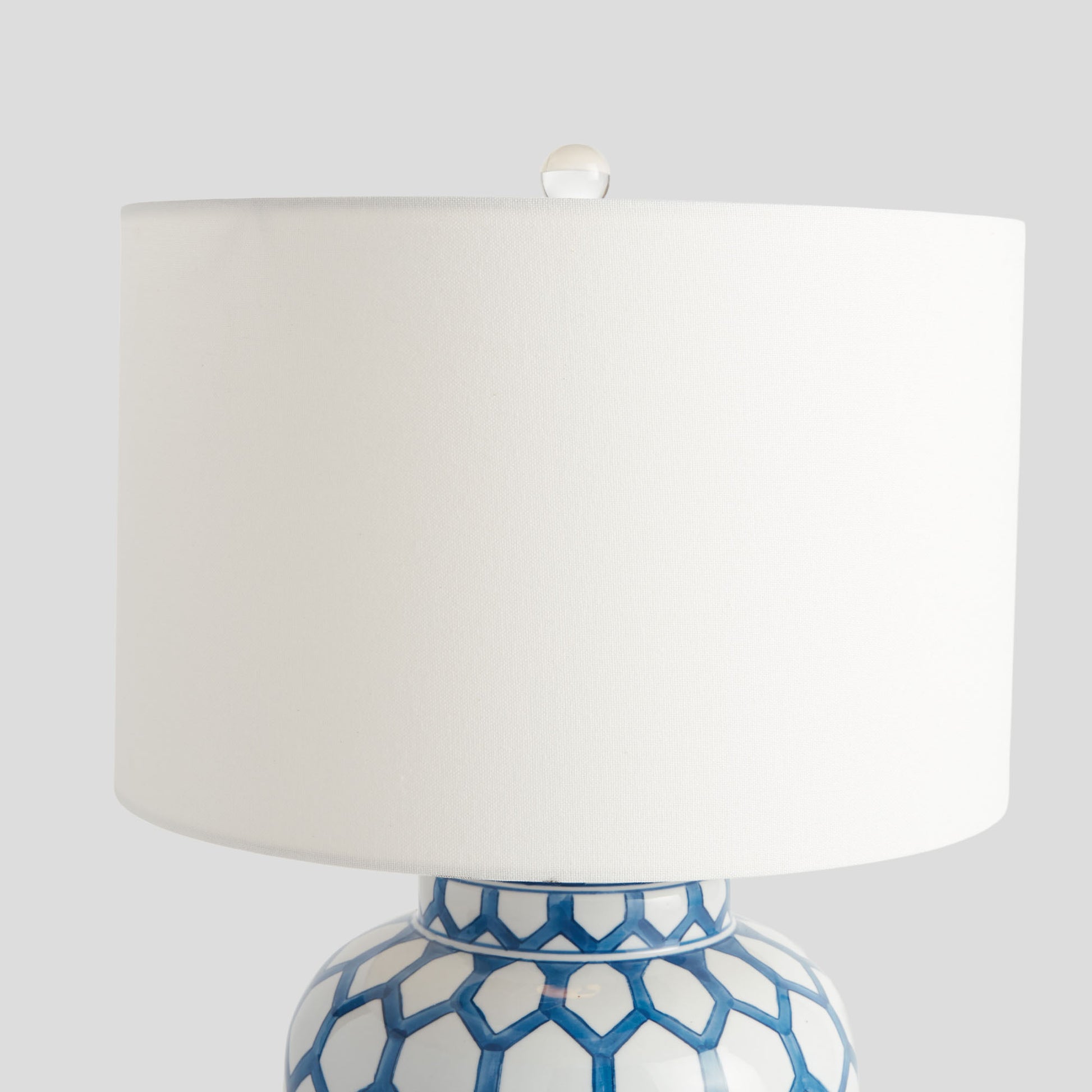 Blue and white chinoiserie hand-painted porcelain lamp - stylish home accent (Image5).