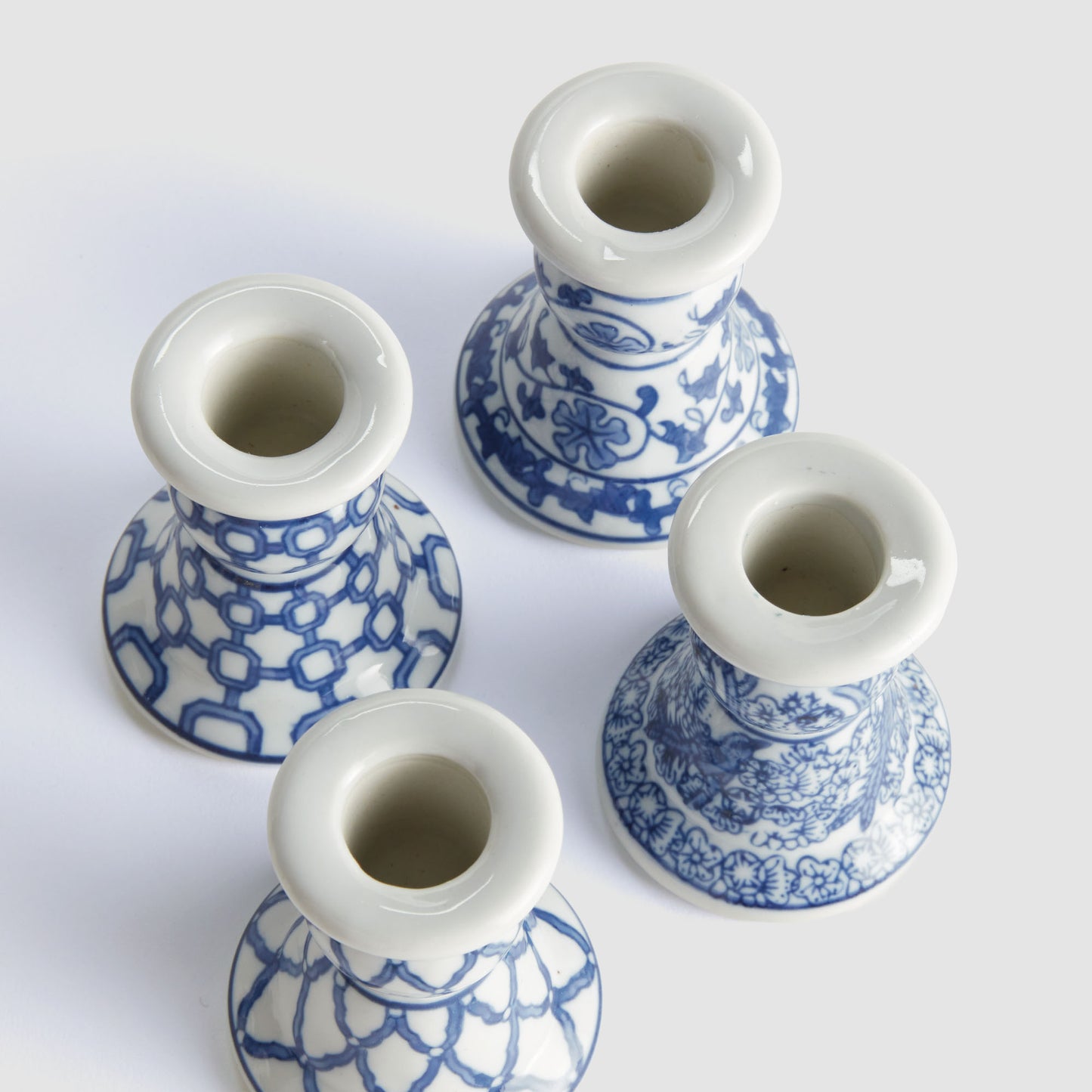 Blue and white chinoiserie mini taper holders (set of 4) - stylish home accent (Image2).