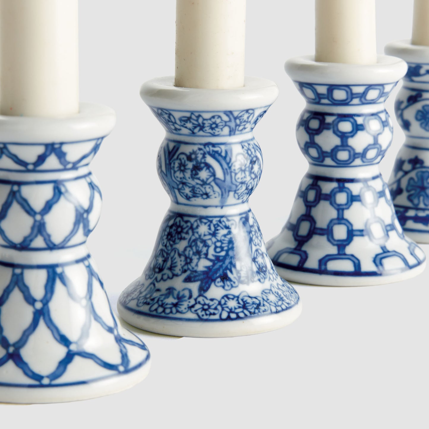 Blue and white chinoiserie mini taper holders (set of 4) - stylish home accent (Image3).