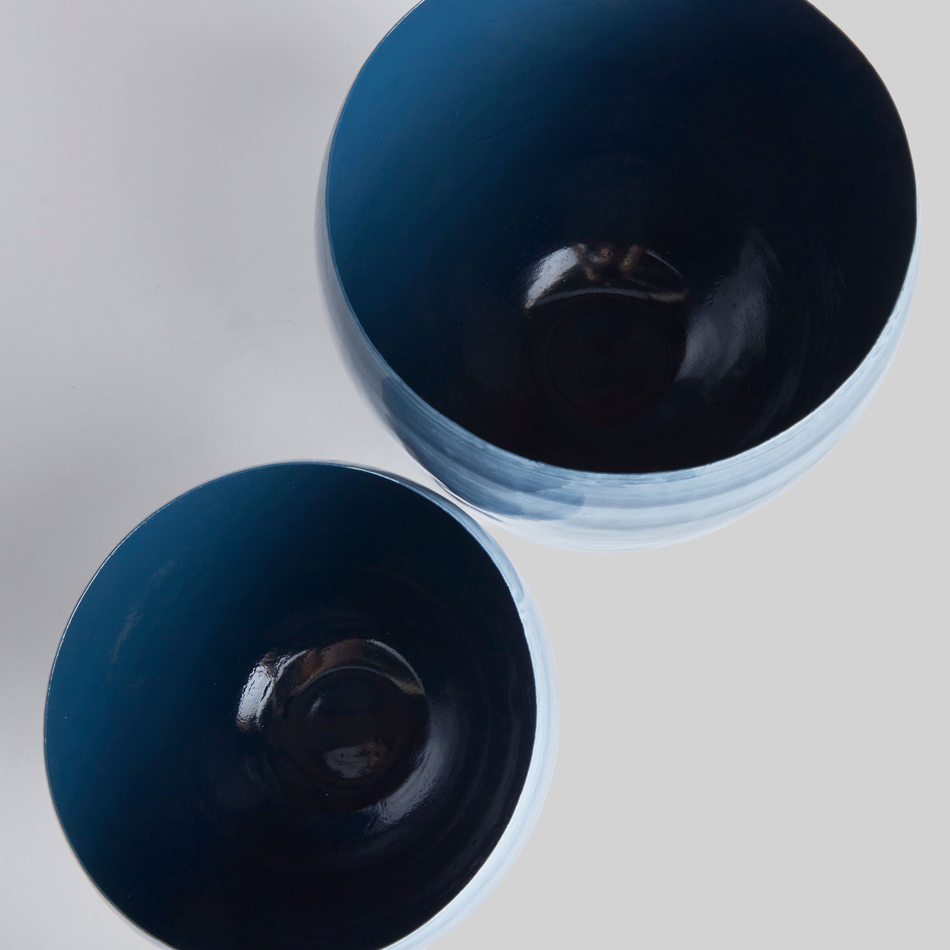 Blue gray hand-painted iron cachepots (set of 2) - stylish home accent (Image2).