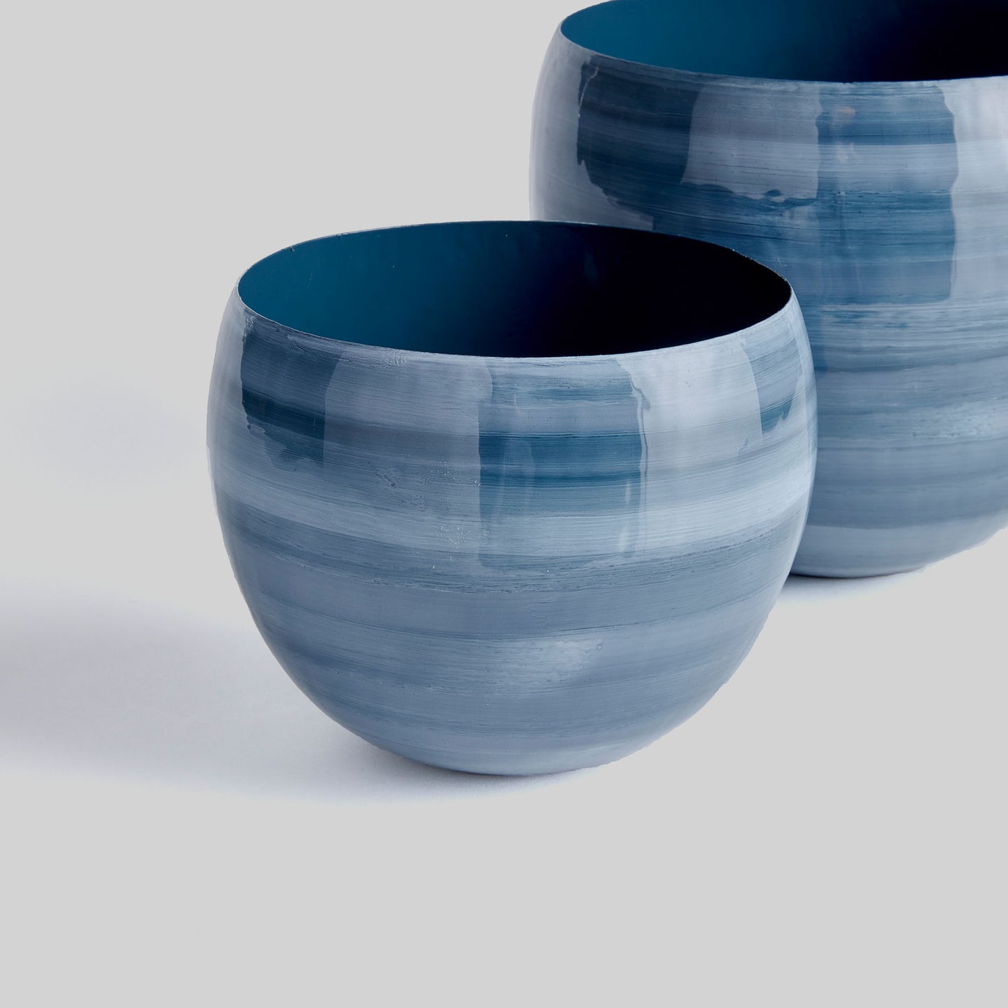 Blue gray hand-painted iron cachepots (set of 2) - stylish home accent (Image3).