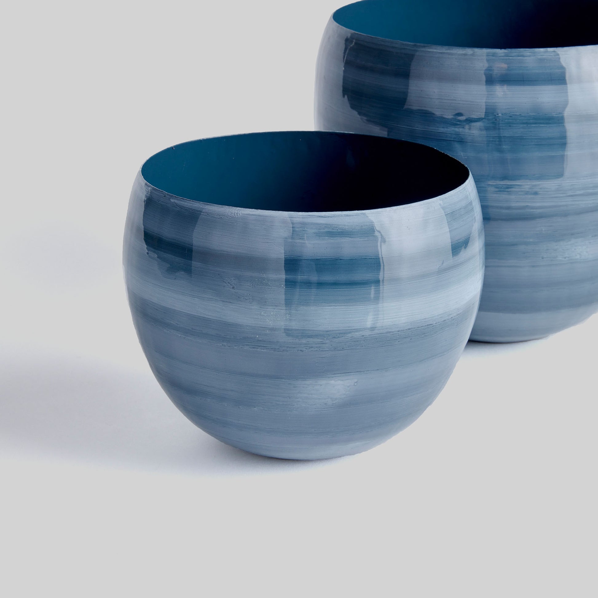 Blue gray hand-painted iron cachepots (set of 2) - stylish home accent (Image3).