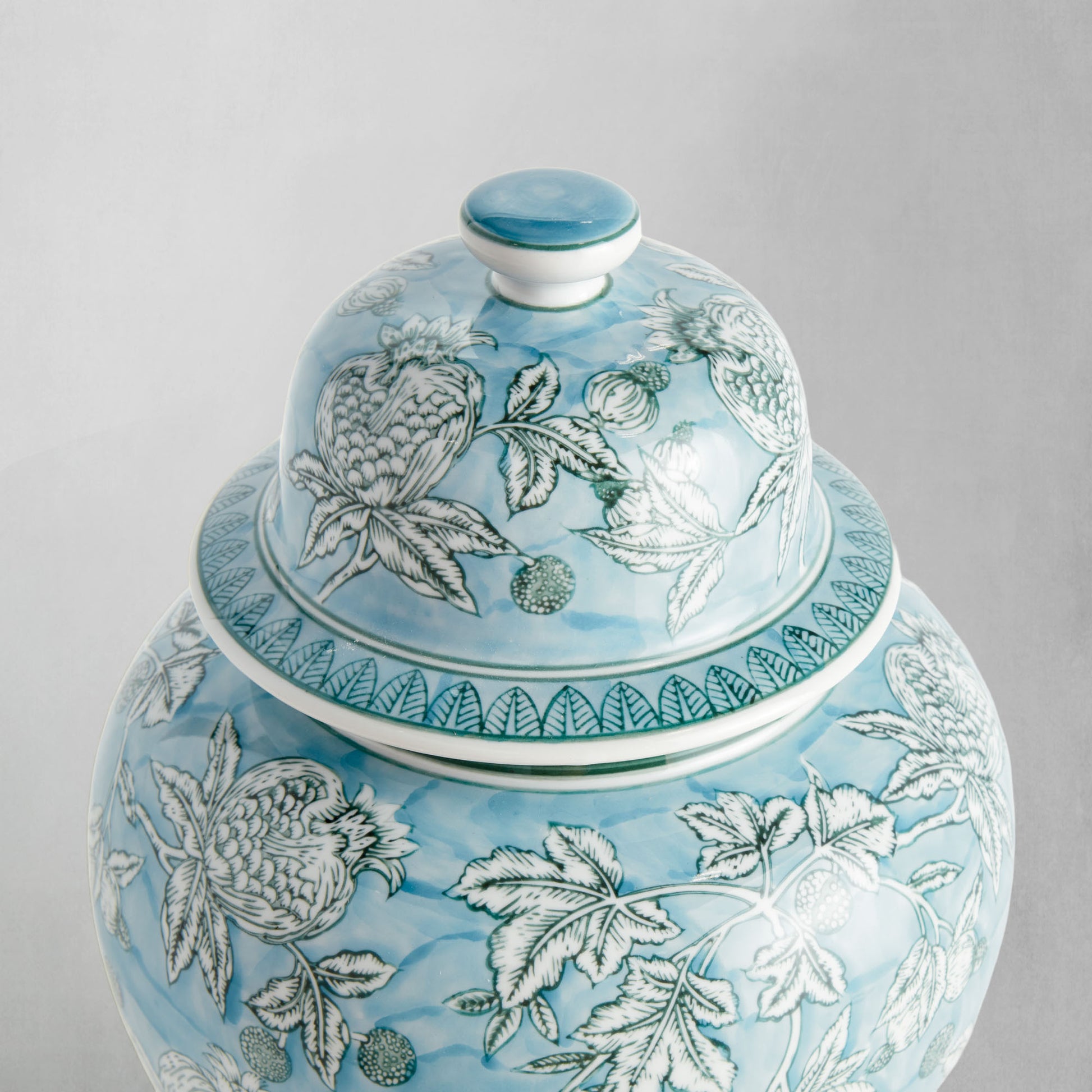 Blue hand-painted porcelain ginger jar - stylish home accent (Image4).