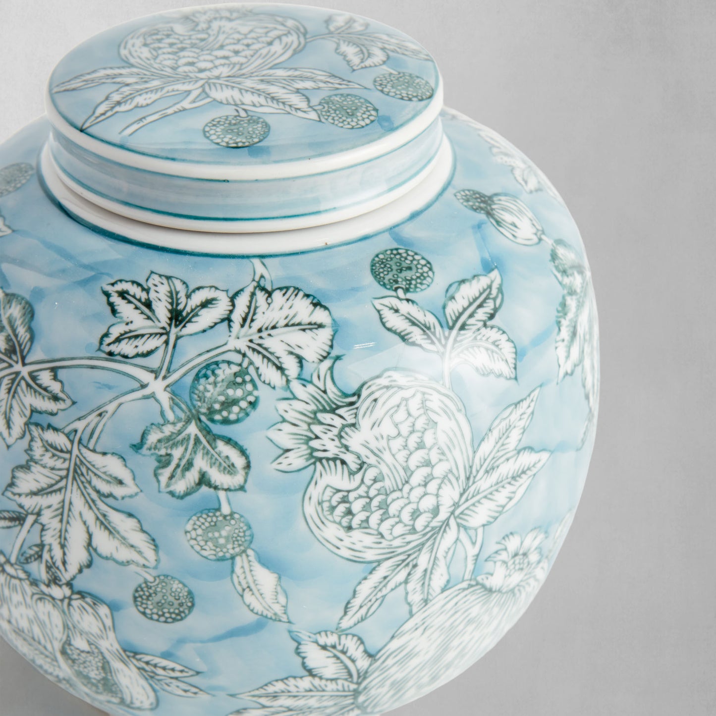 Blue hand-painted porcelain lidded jar - stylish home accent (Image4).