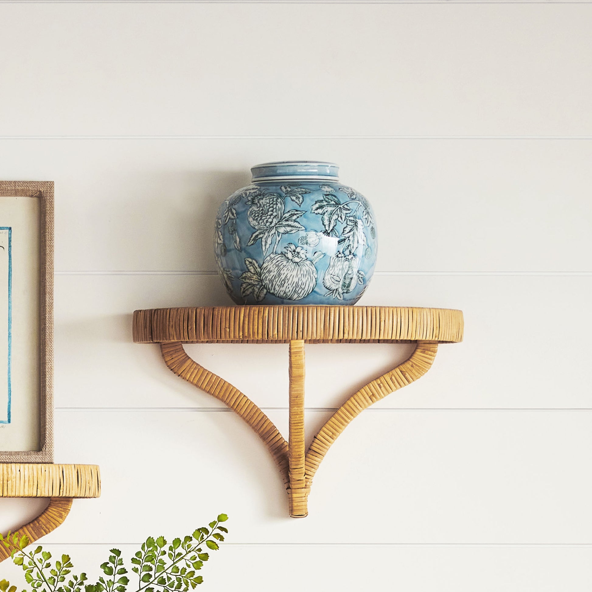 Blue hand-painted porcelain lidded jar - stylish home accent (Image5).