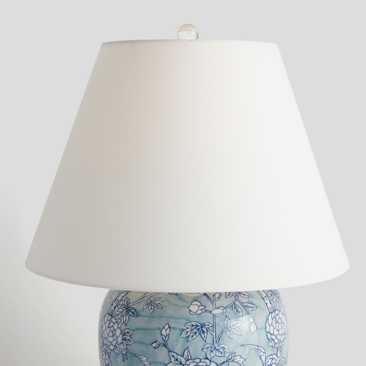 Blue white hand-painted chinoiserie porcelain lamp - stylish home accent (Image5).
