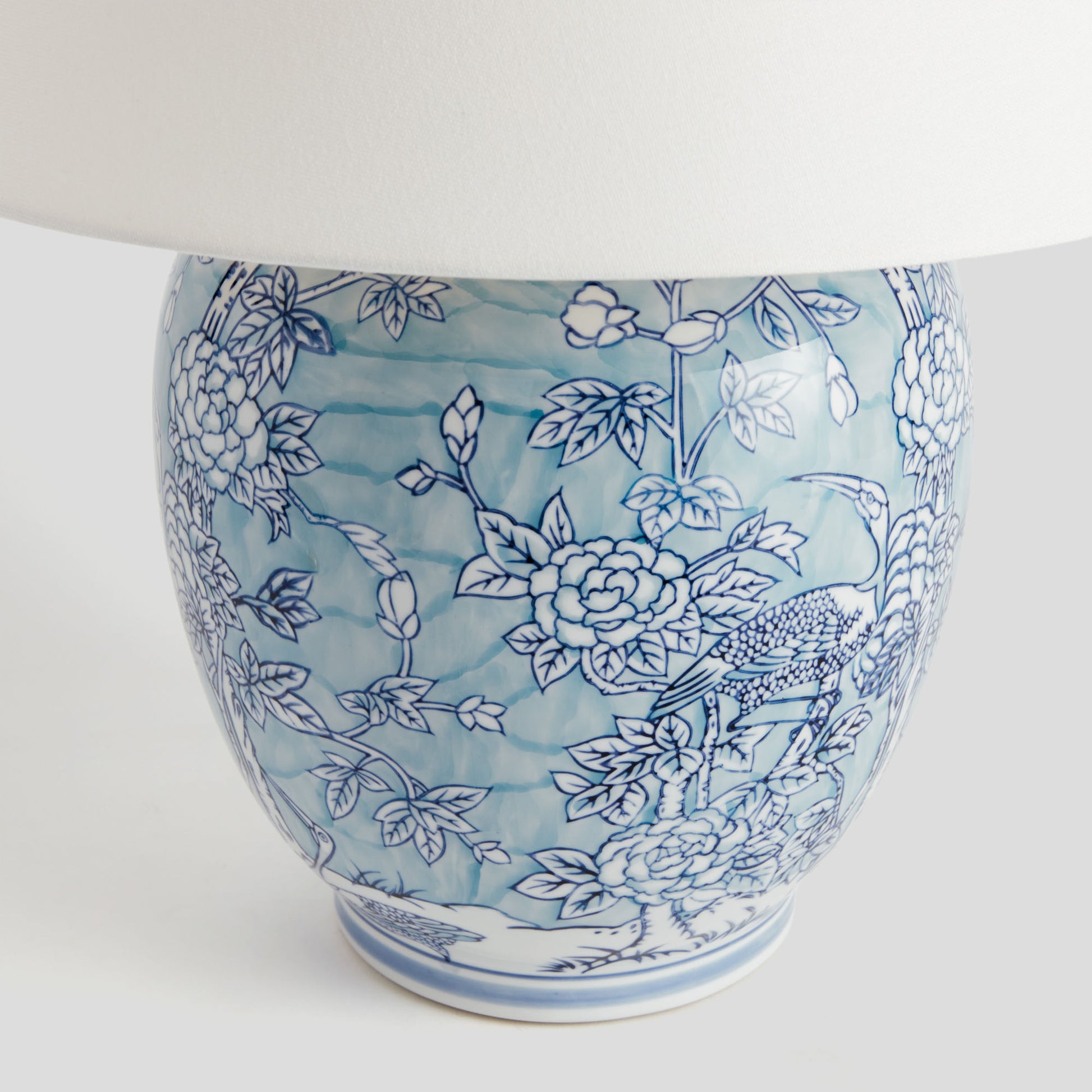 Blue white hand-painted chinoiserie porcelain lamp - stylish home accent (Image6).