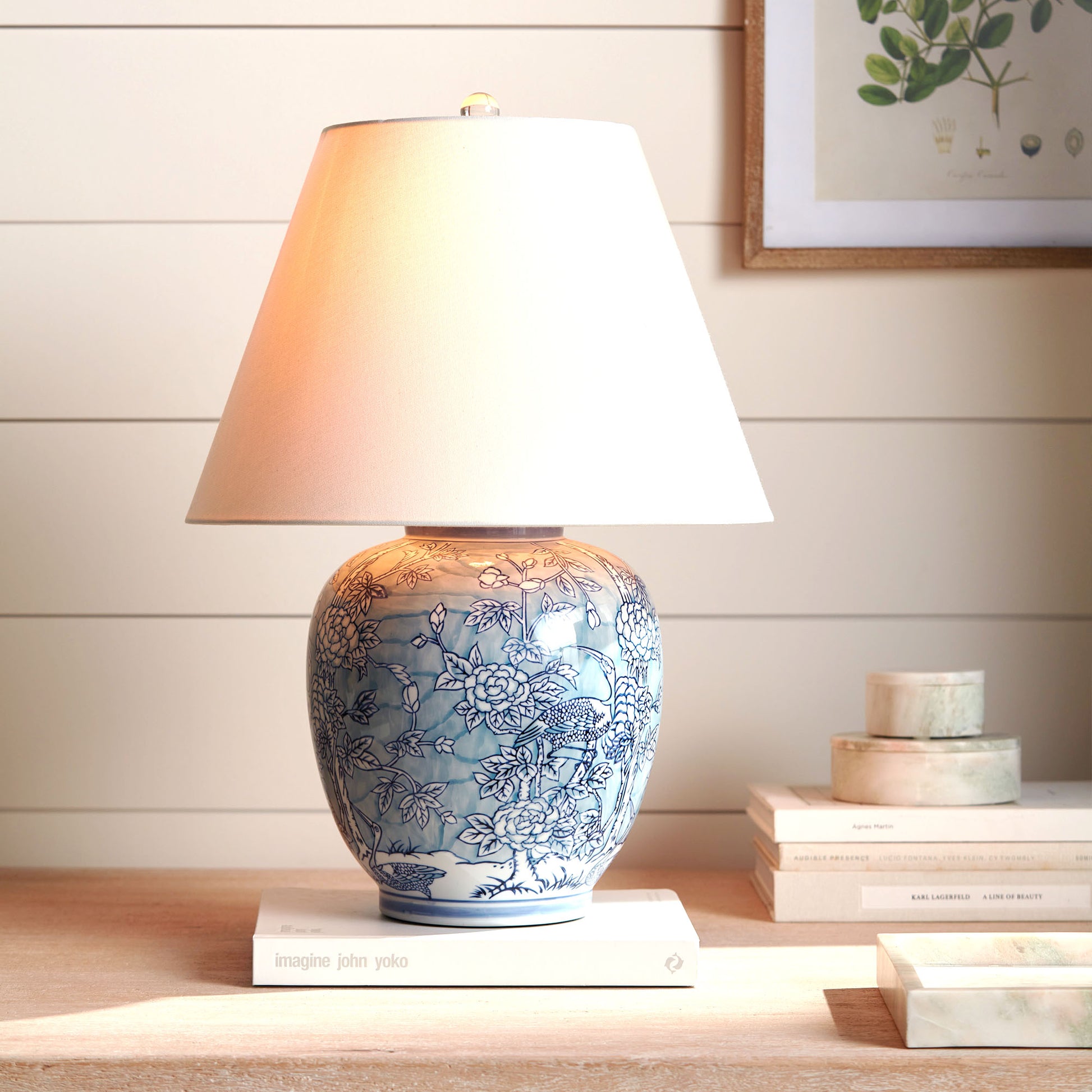 Blue white hand-painted chinoiserie porcelain lamp - stylish home accent (Image7).
