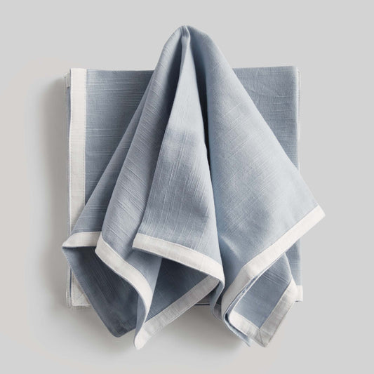 Blue with white border cotton dinner napkins (set of 4) - stylish home accent (Image1).
