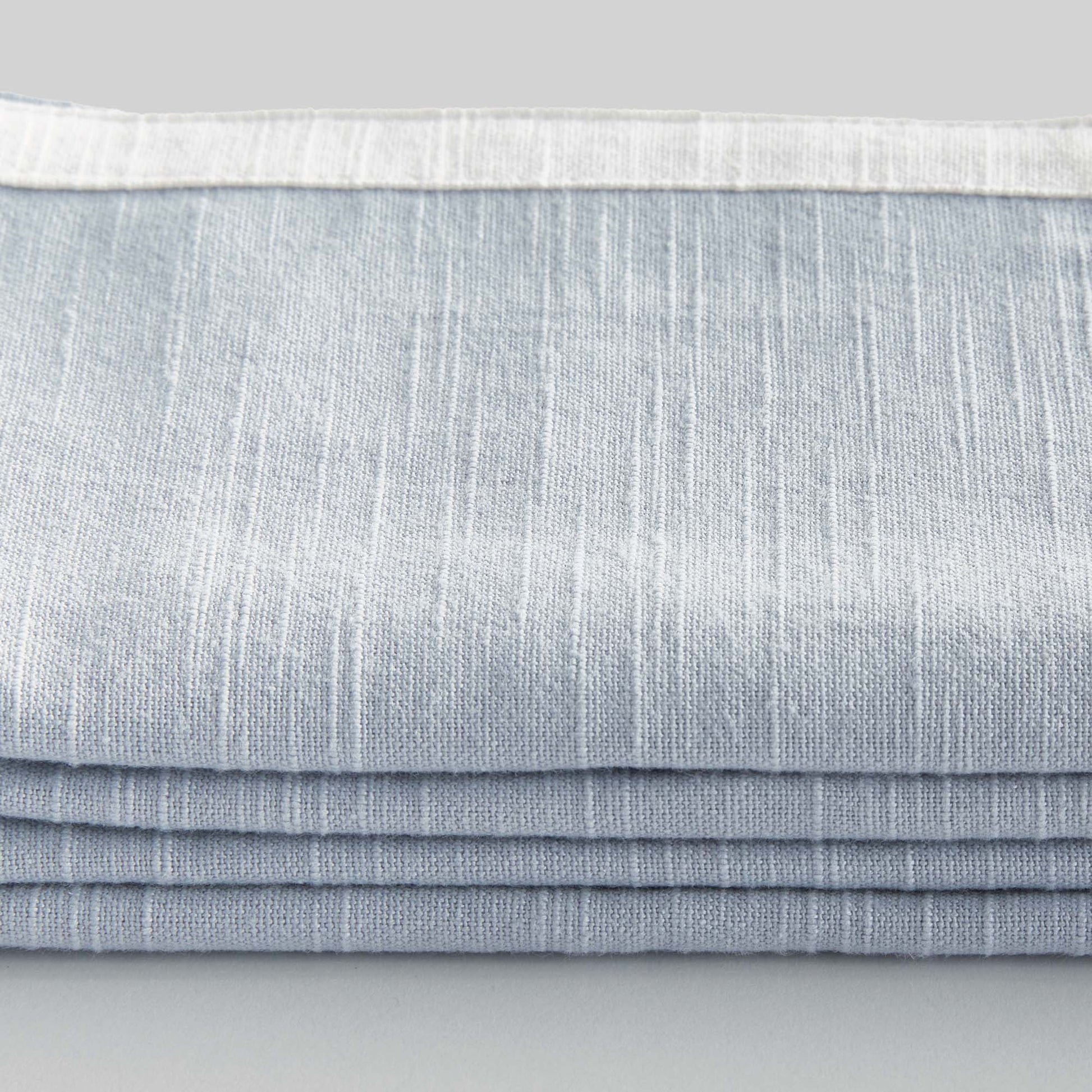 Blue with white border cotton dinner napkins (set of 4) - stylish home accent (Image2).