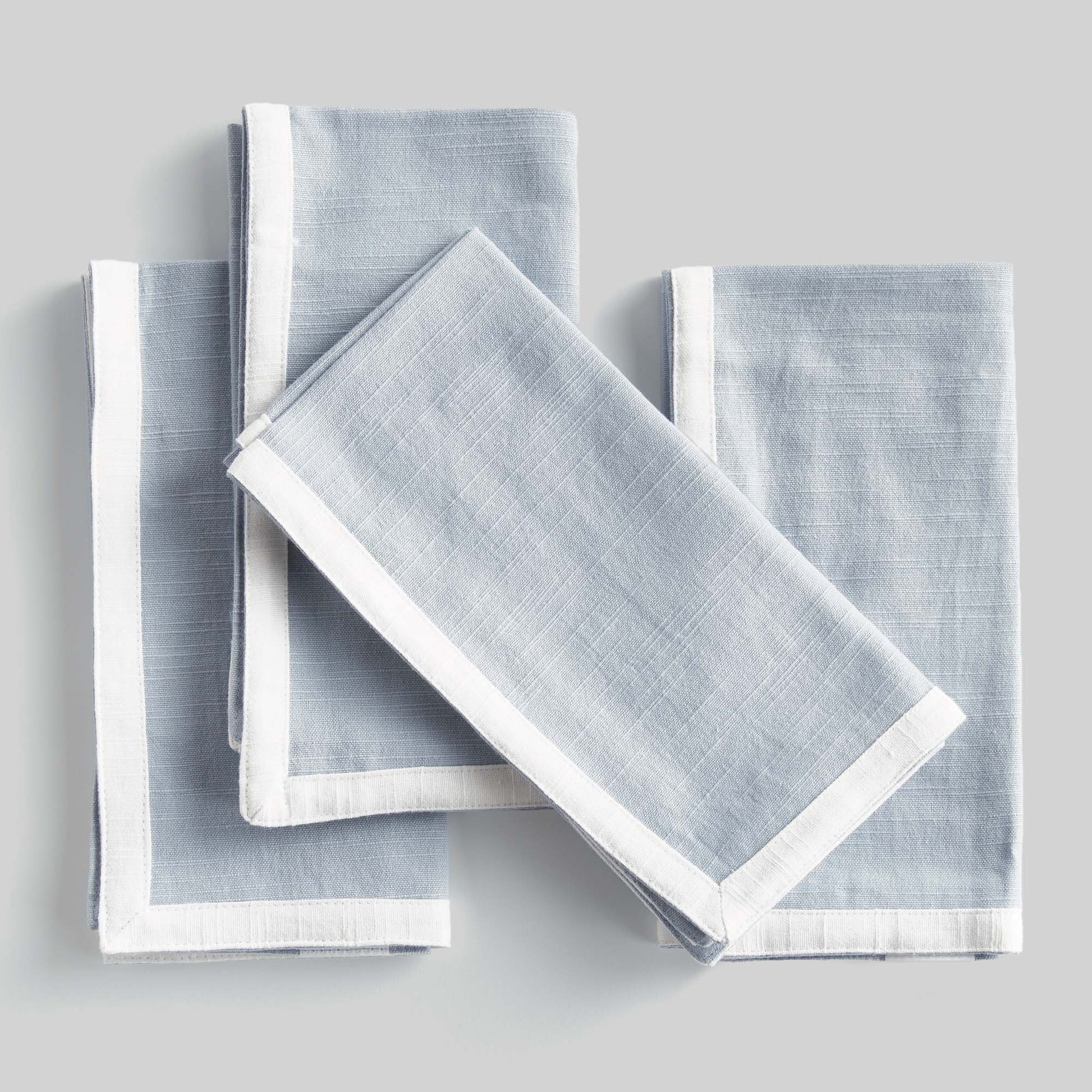 Blue with white border cotton dinner napkins (set of 4) - stylish home accent (Image3).