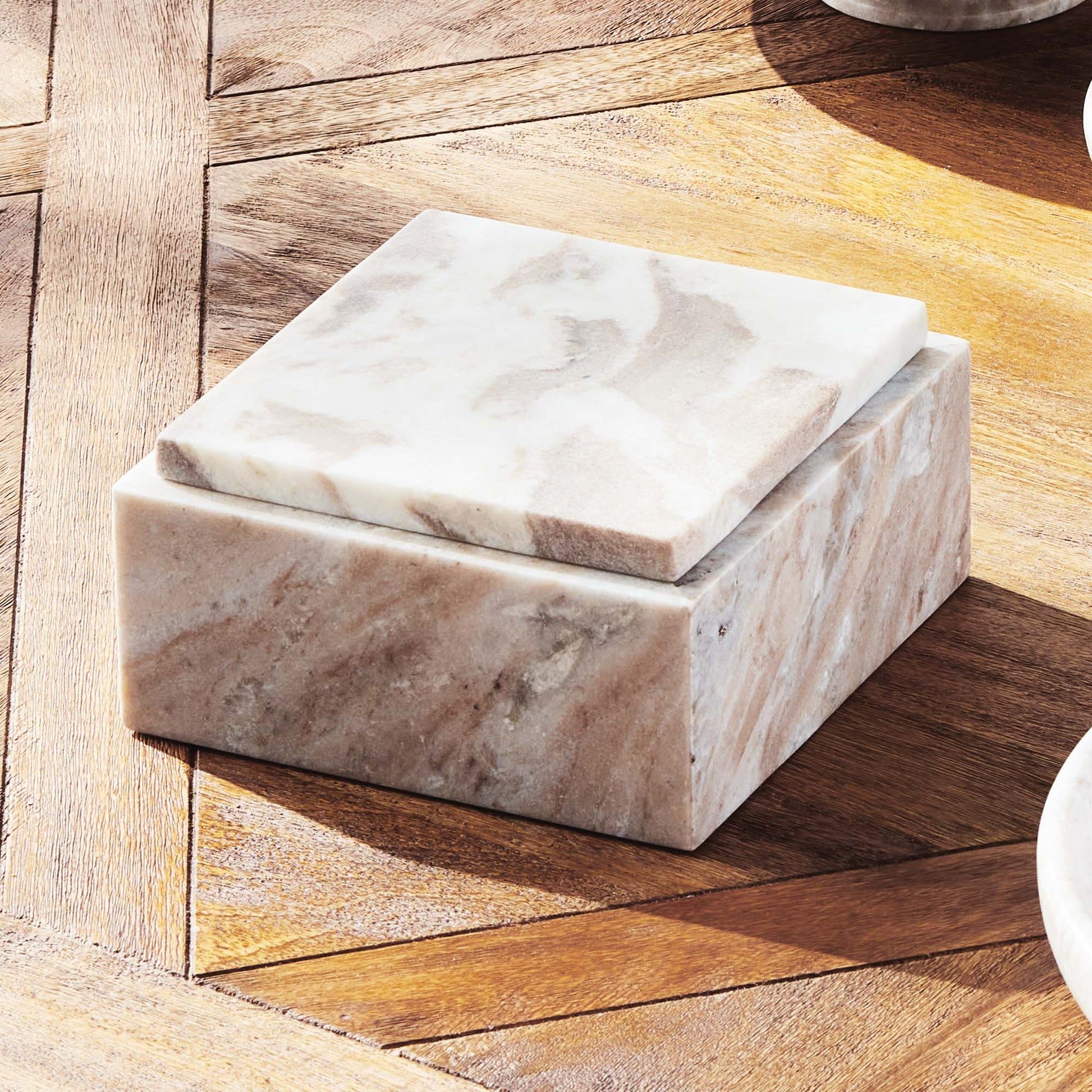 Brown marble square lidded box - stylish home accent (Image1).