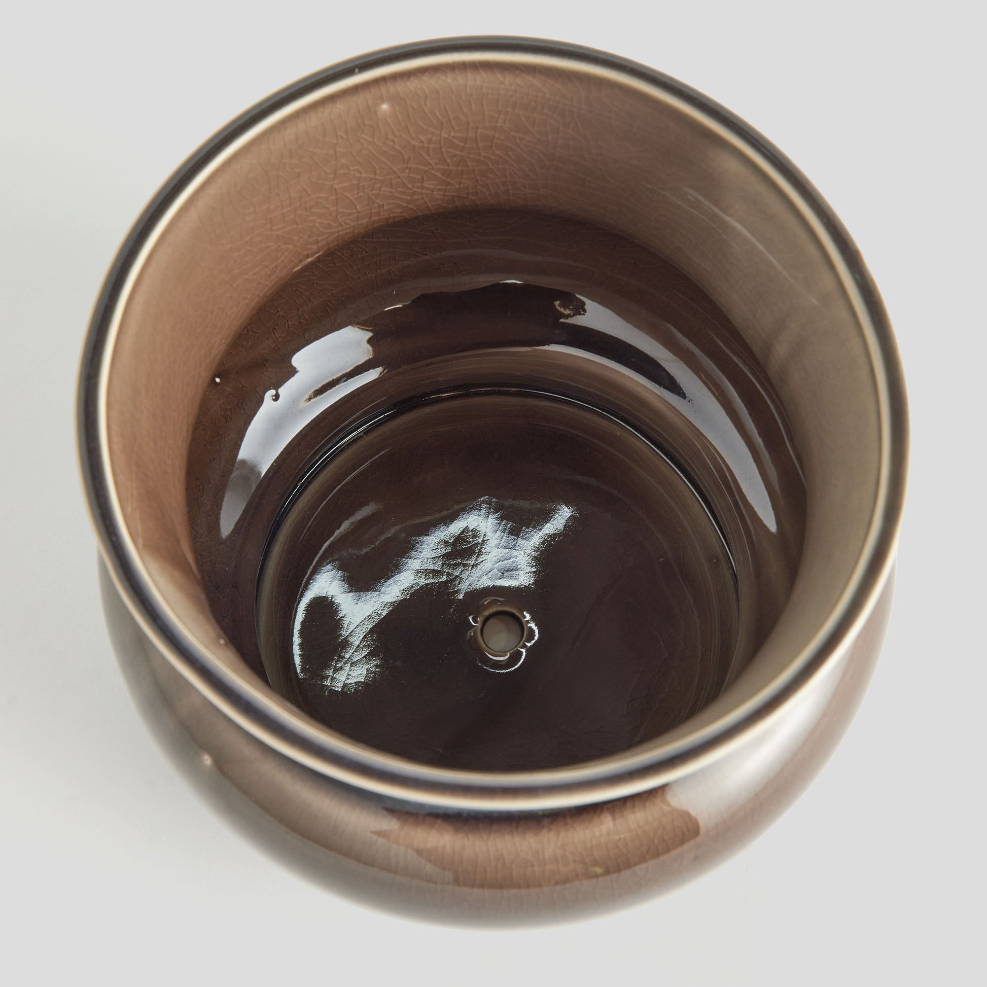 Brown reactive glaze ceramic pot - stylish home accent (Image2).